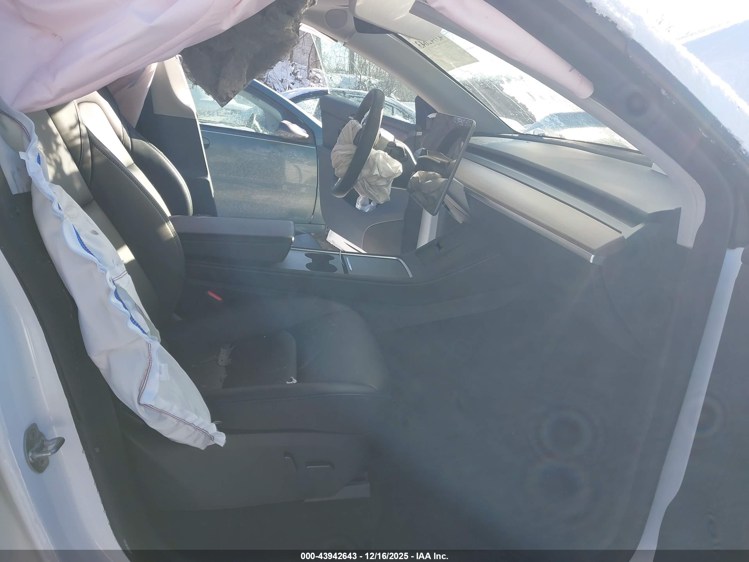 TESLA MODEL image 5