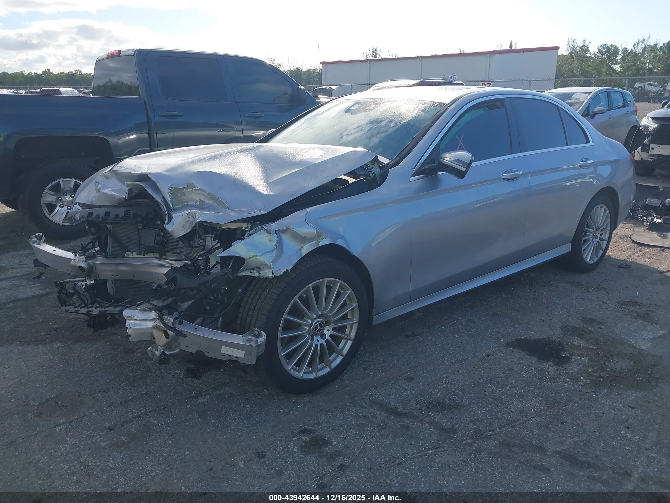MERCEDES-BENZ E image 2