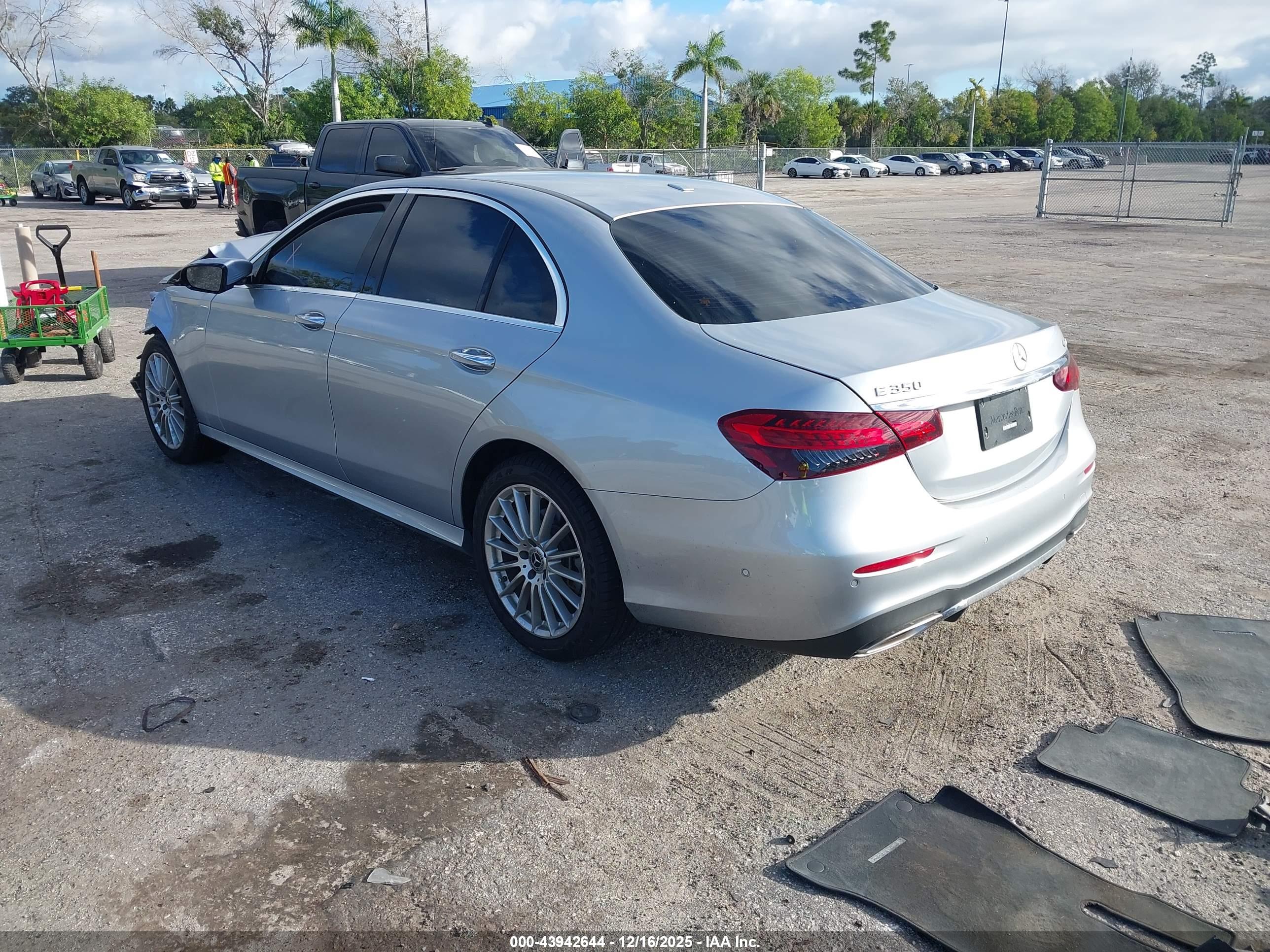 MERCEDES-BENZ E image 3