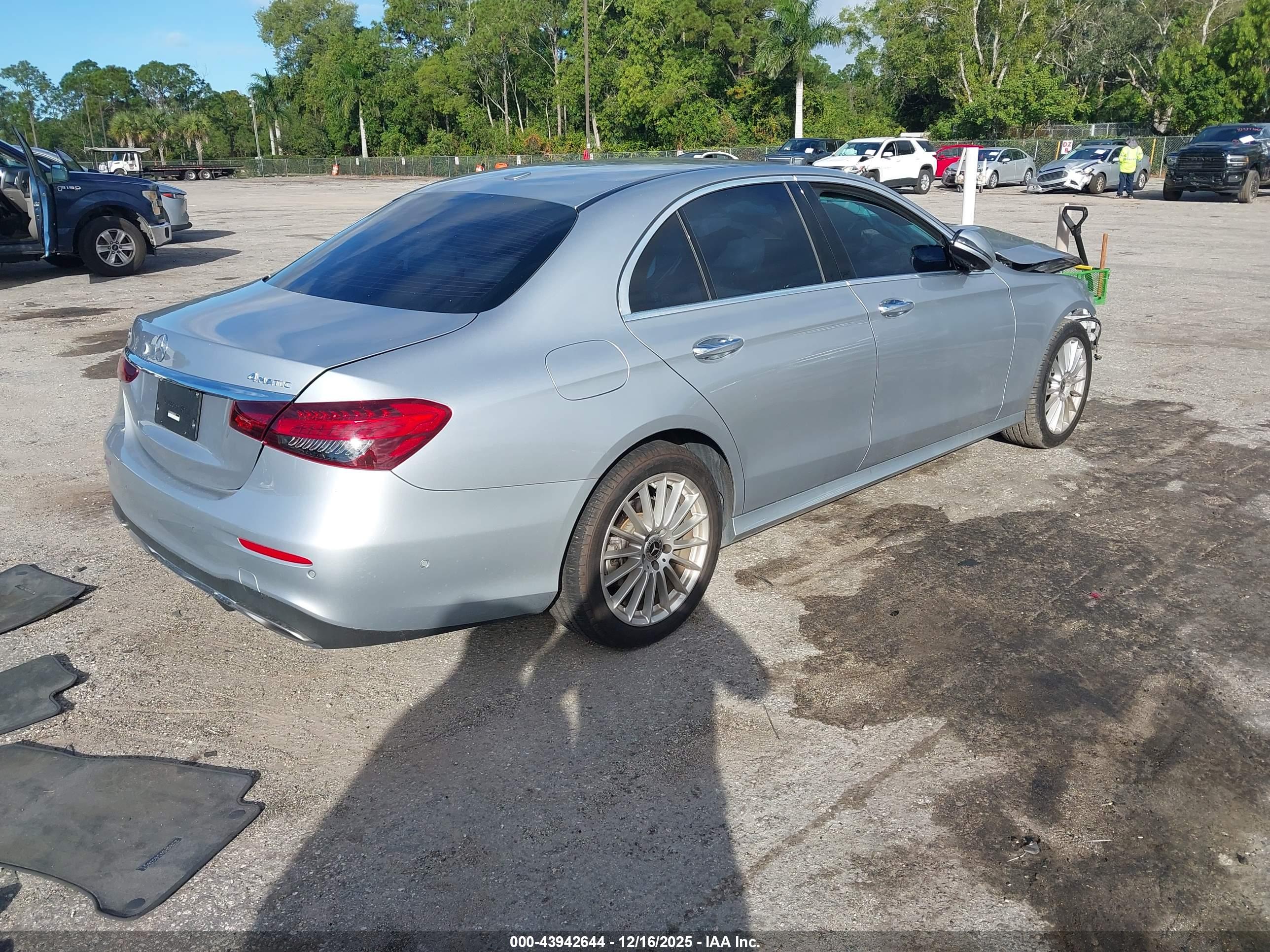 MERCEDES-BENZ E image 4