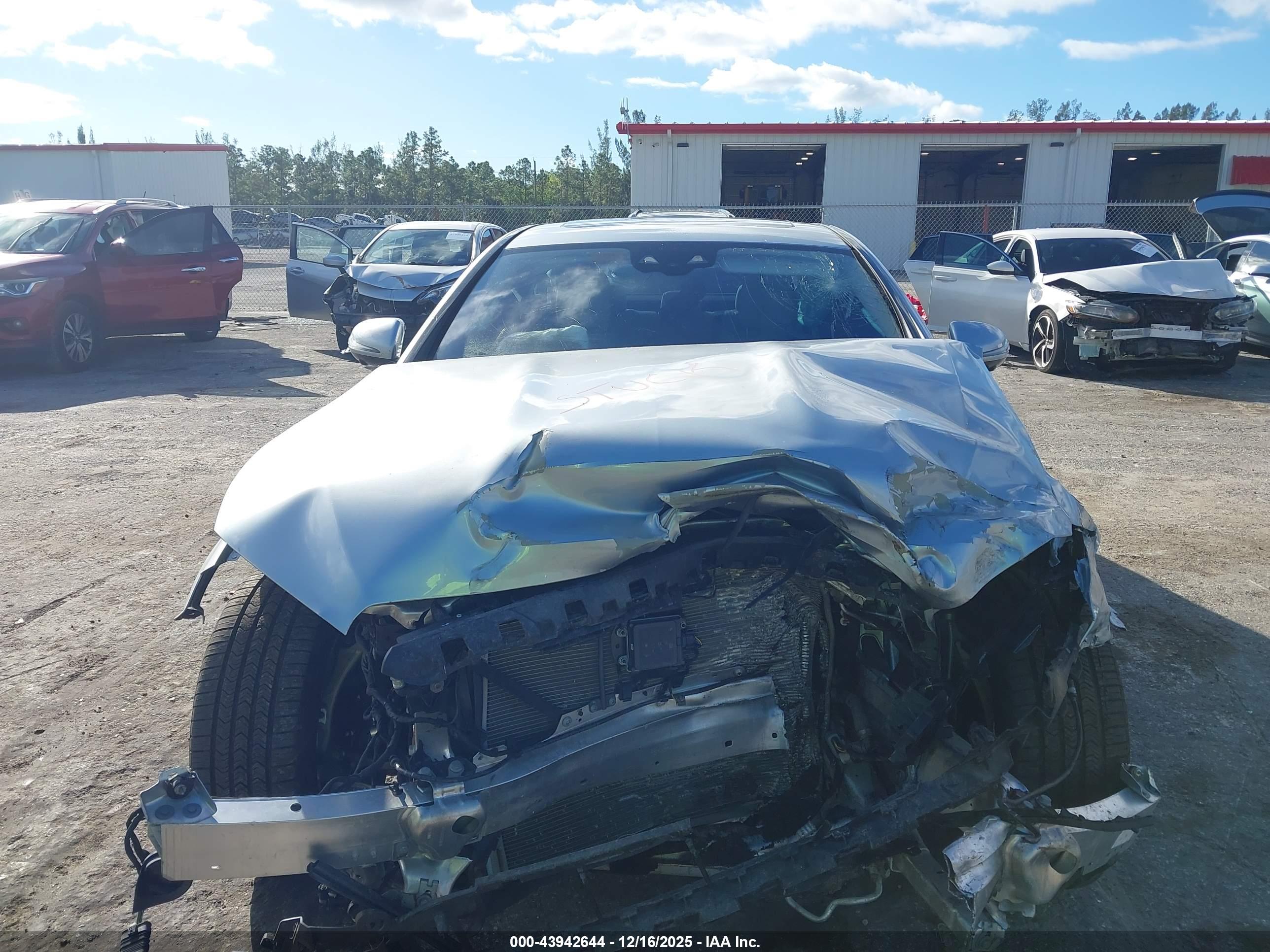 MERCEDES-BENZ E image 6