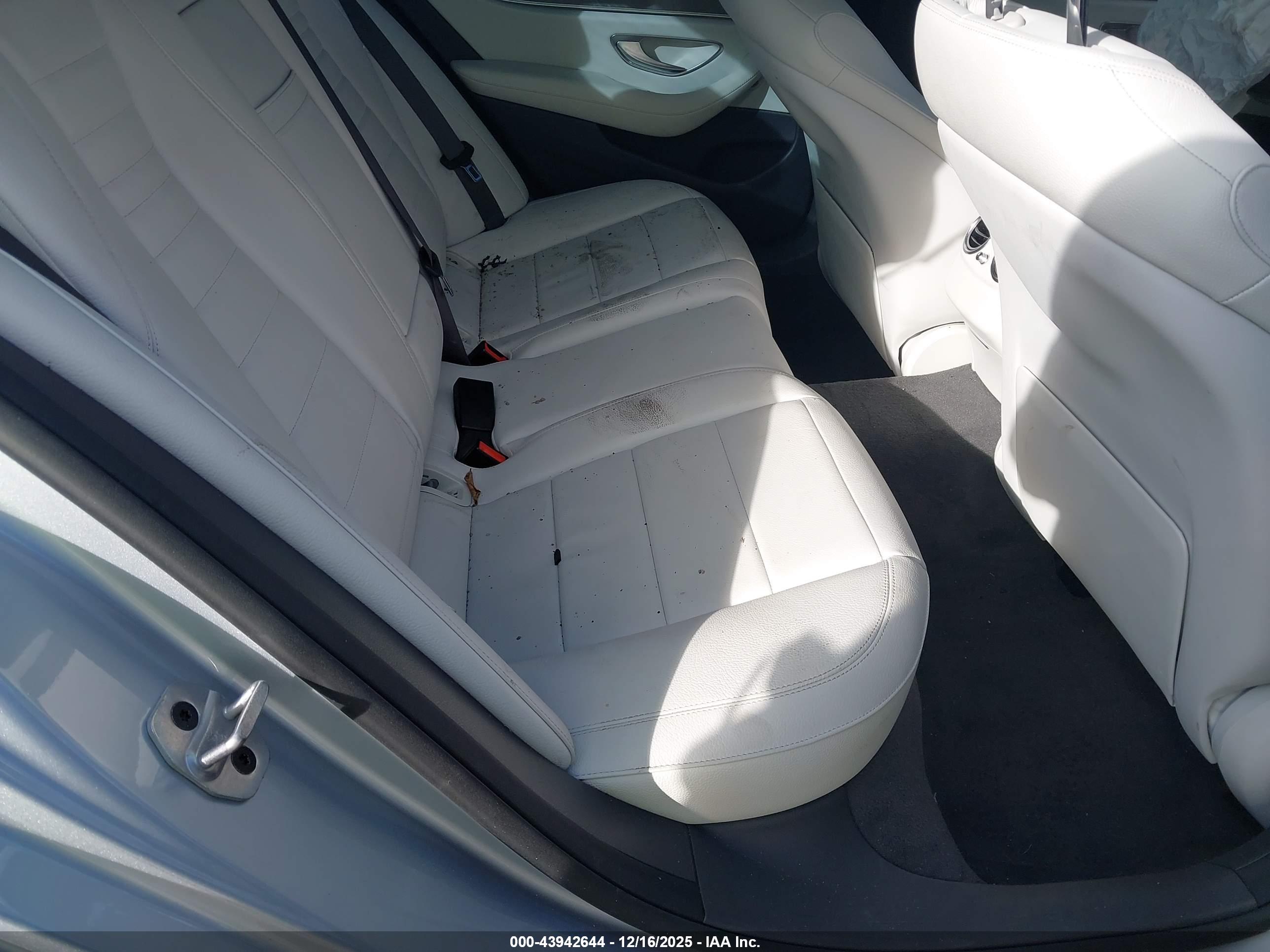 MERCEDES-BENZ E image 8