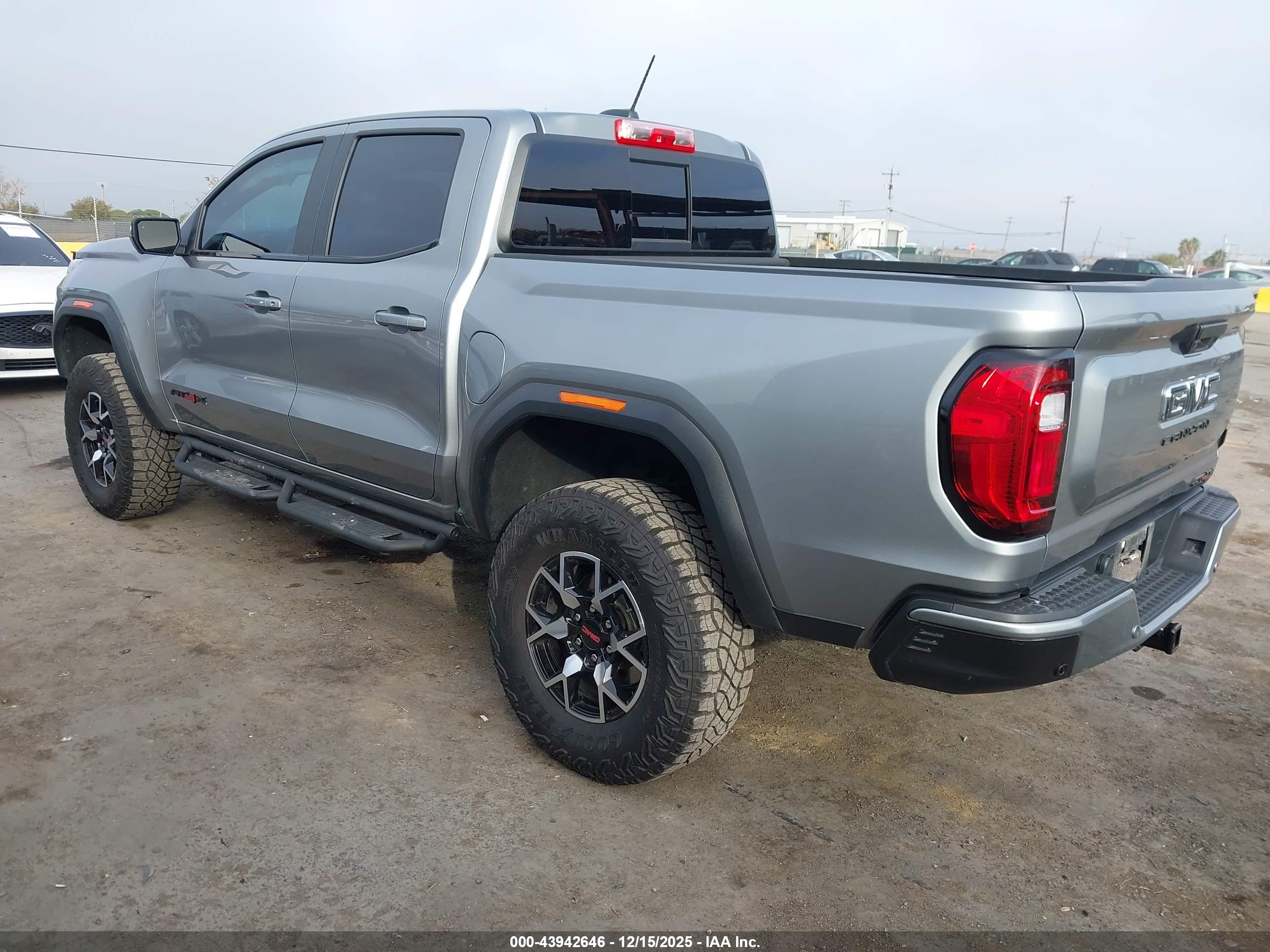 GMC CANYON image 3