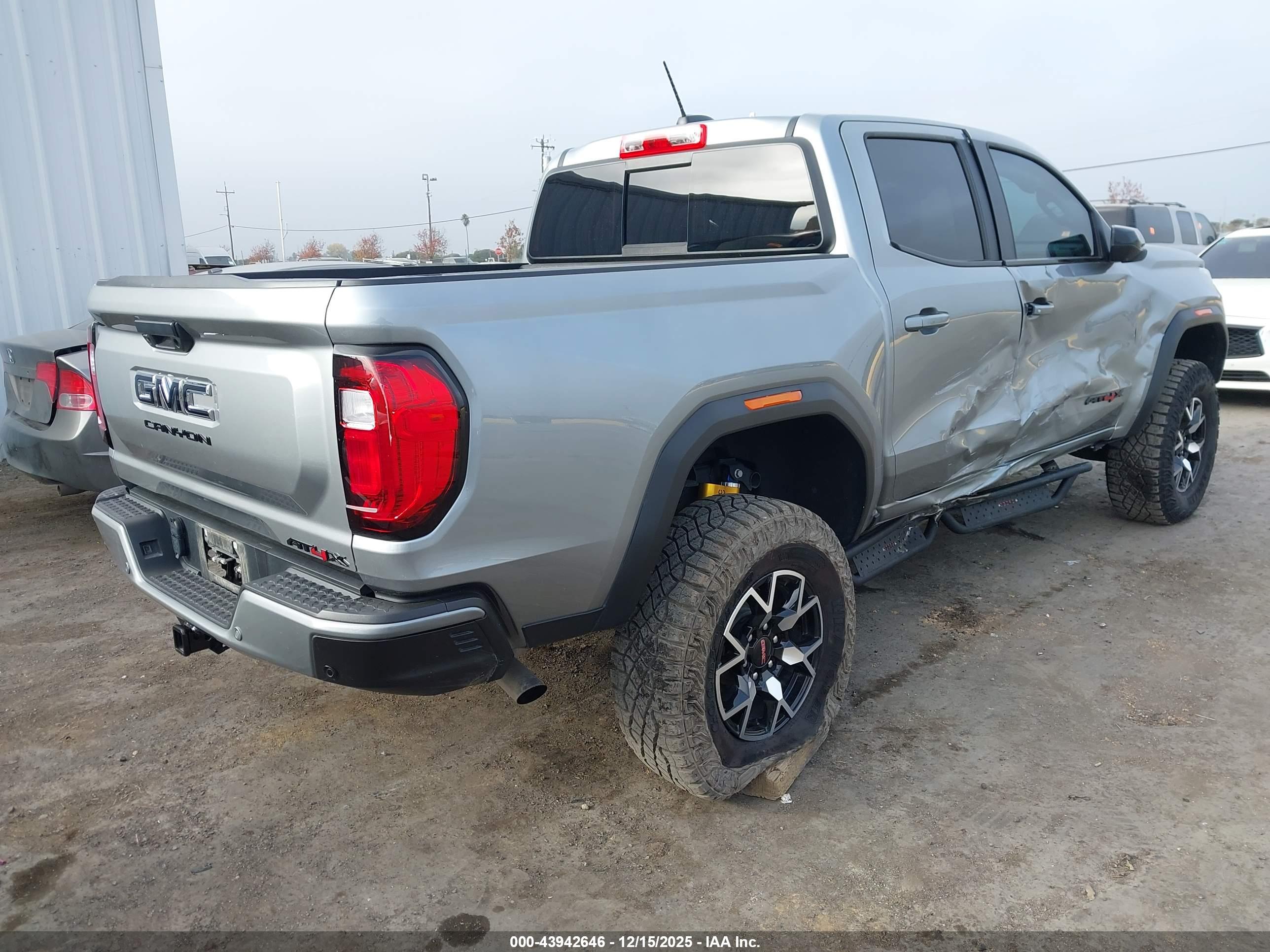 GMC CANYON image 4