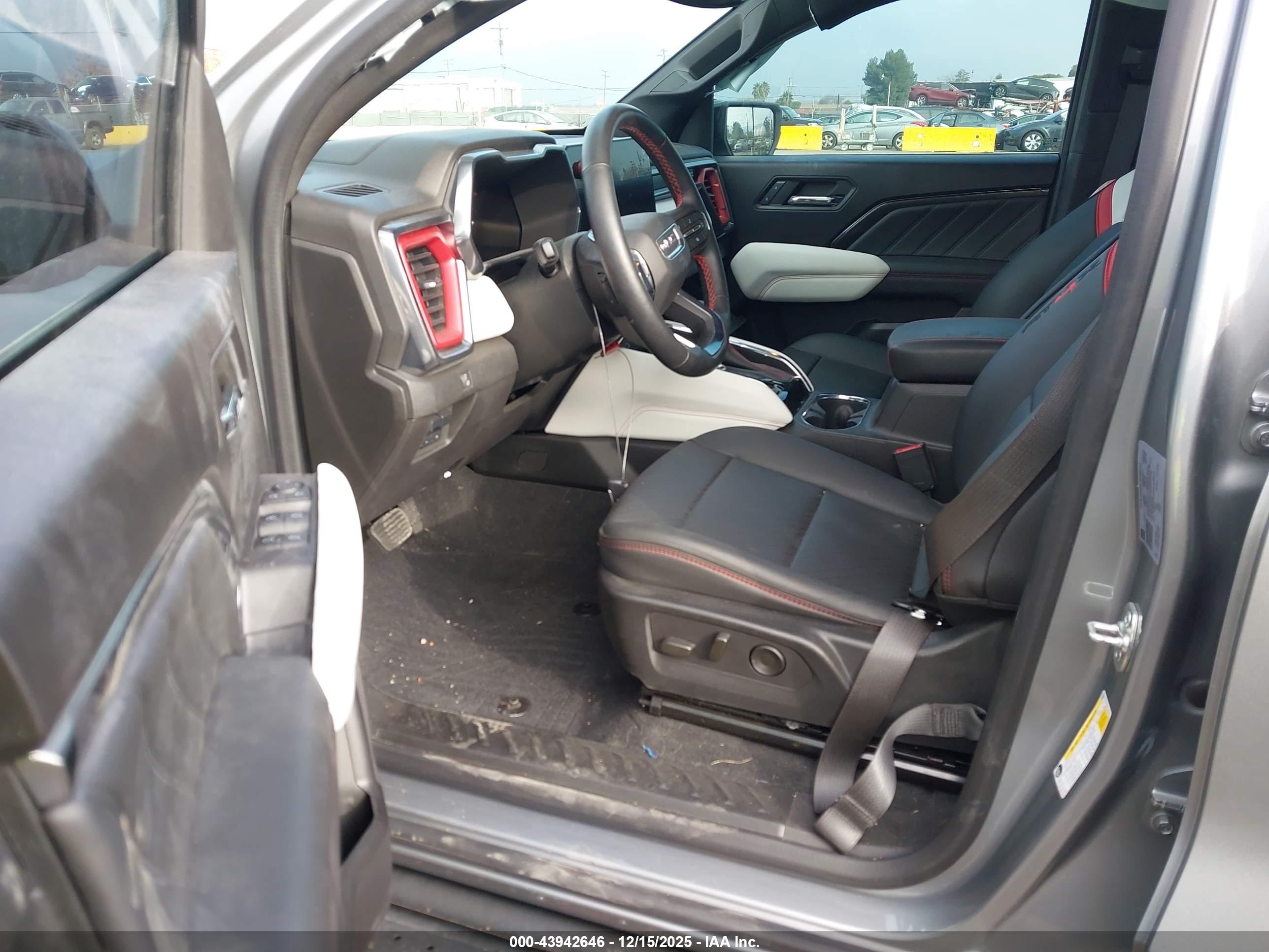 GMC CANYON image 5