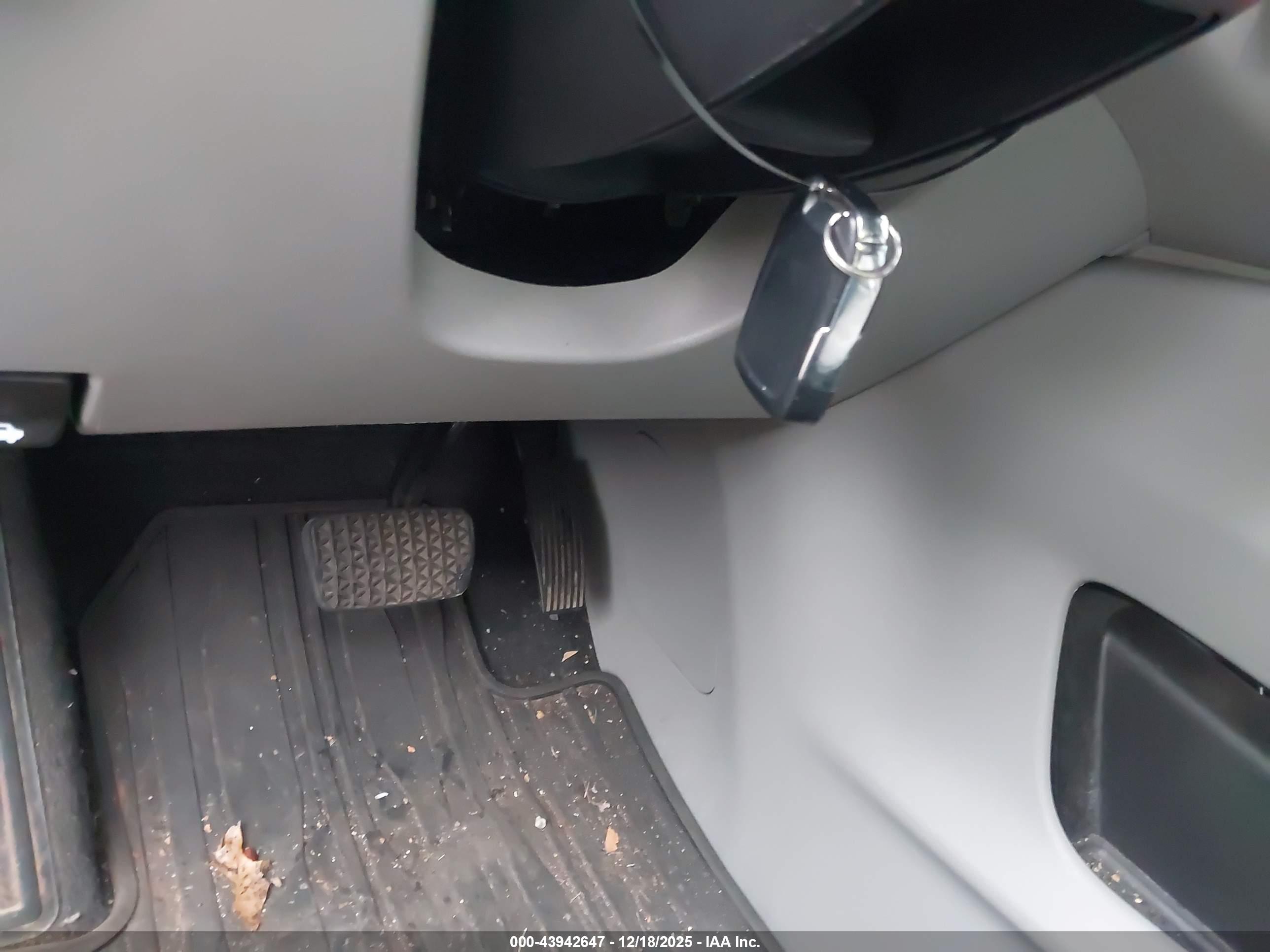 GMC TERRAIN image 11