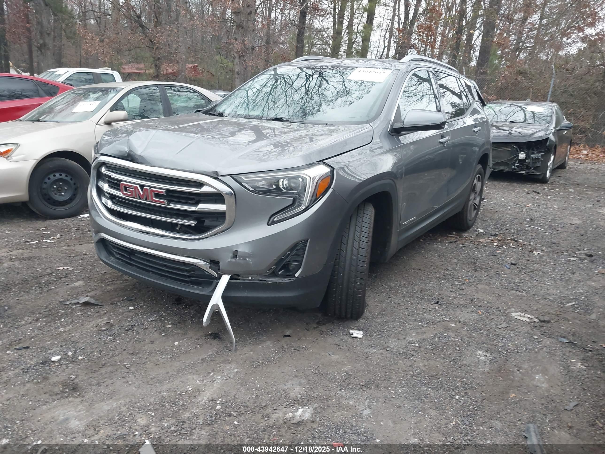 GMC TERRAIN image 2