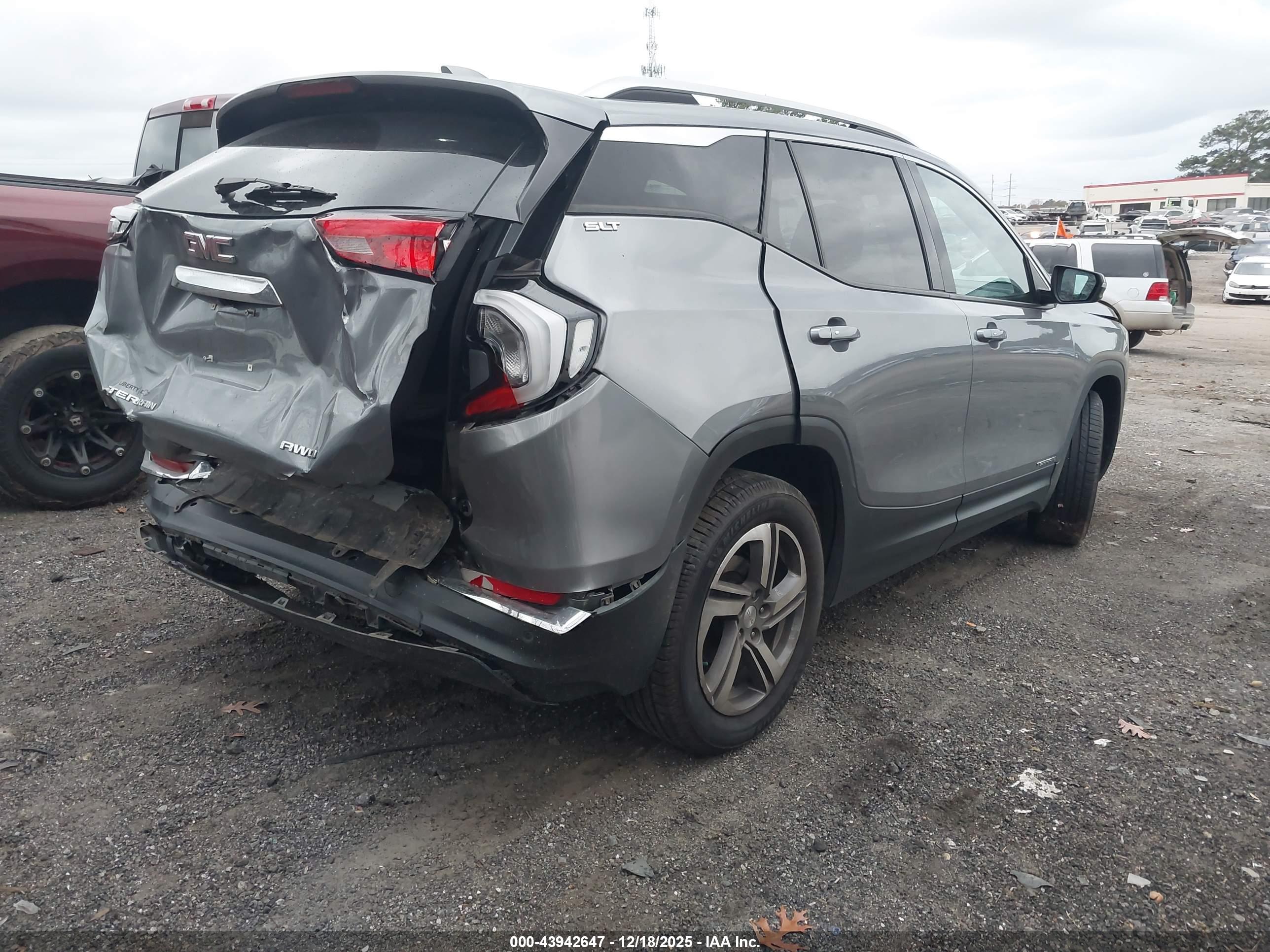 GMC TERRAIN image 4