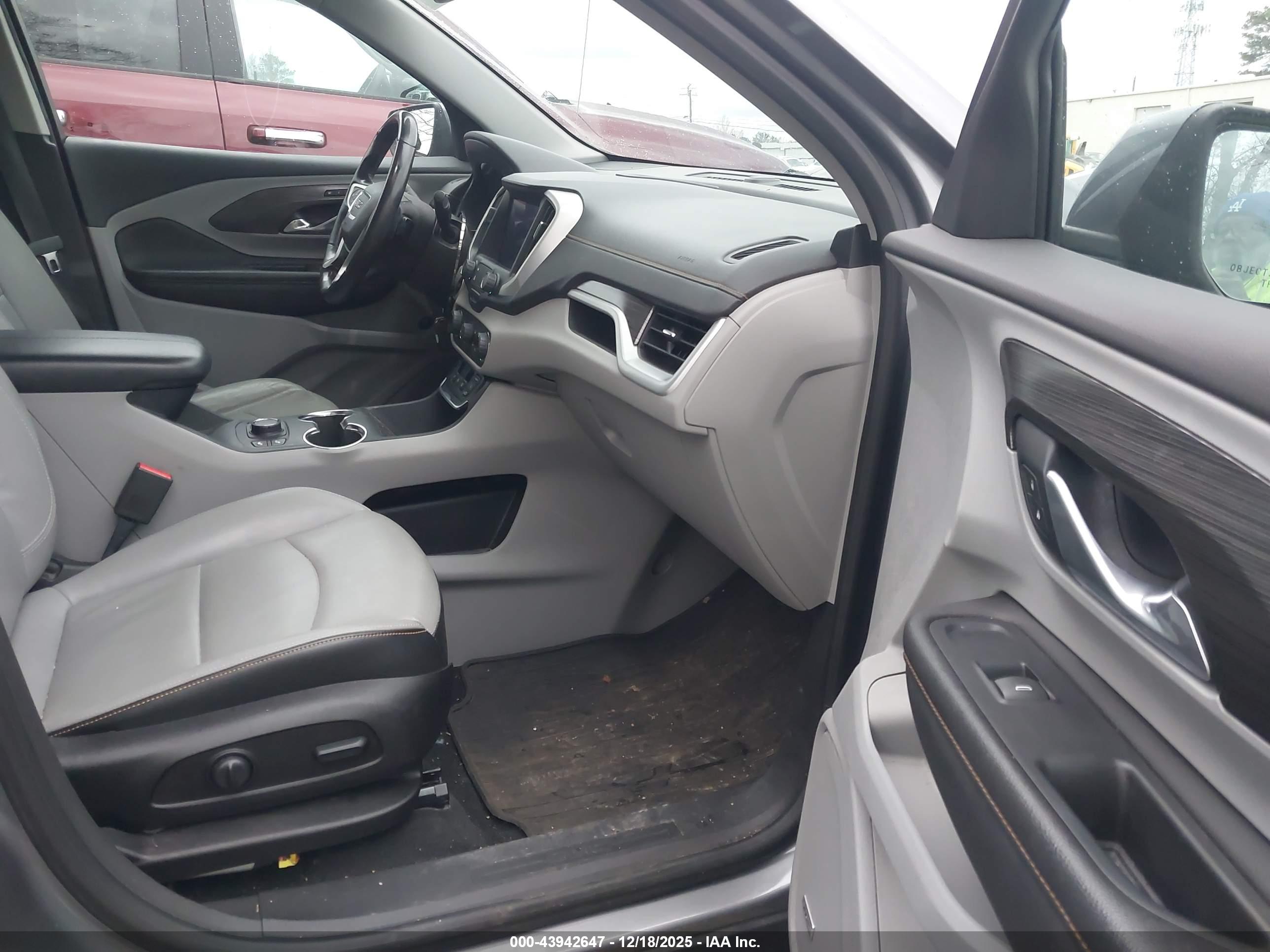 GMC TERRAIN image 5