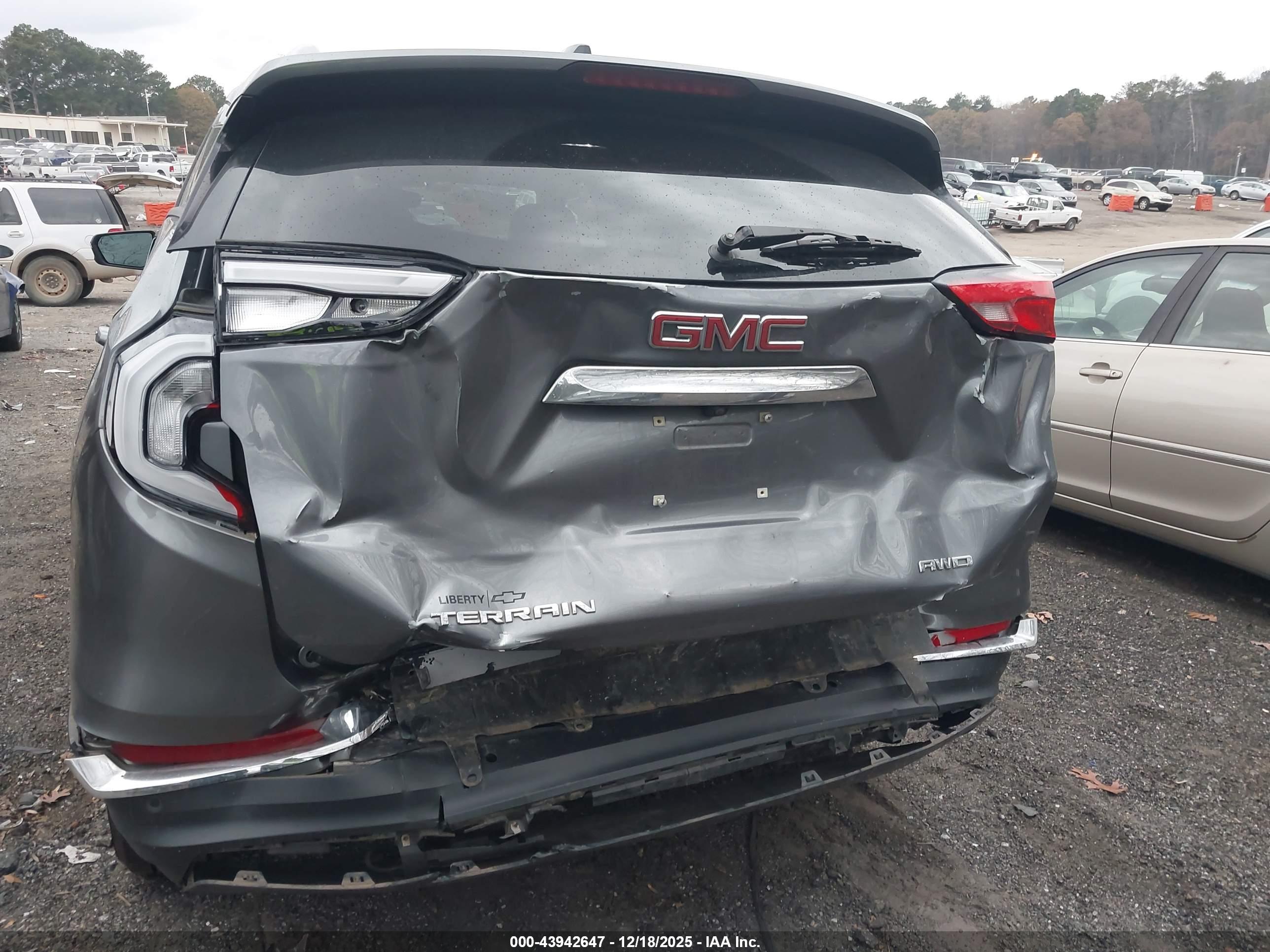 GMC TERRAIN image 6