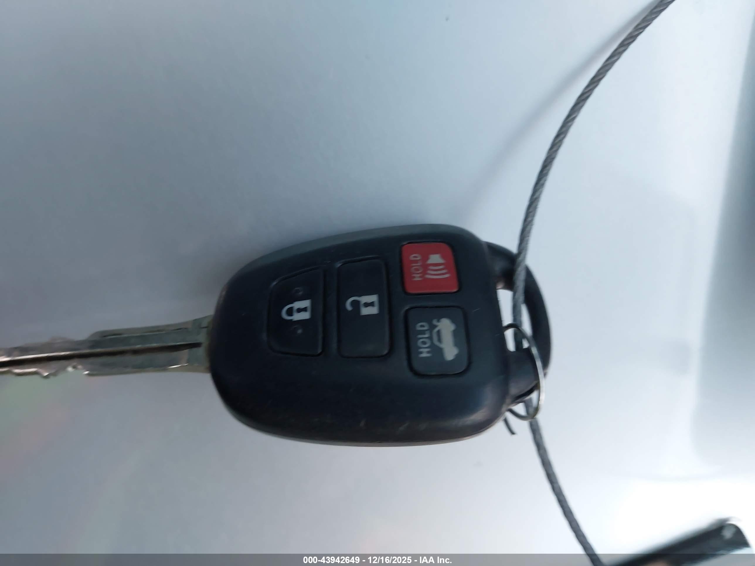 TOYOTA CAMRY image 11
