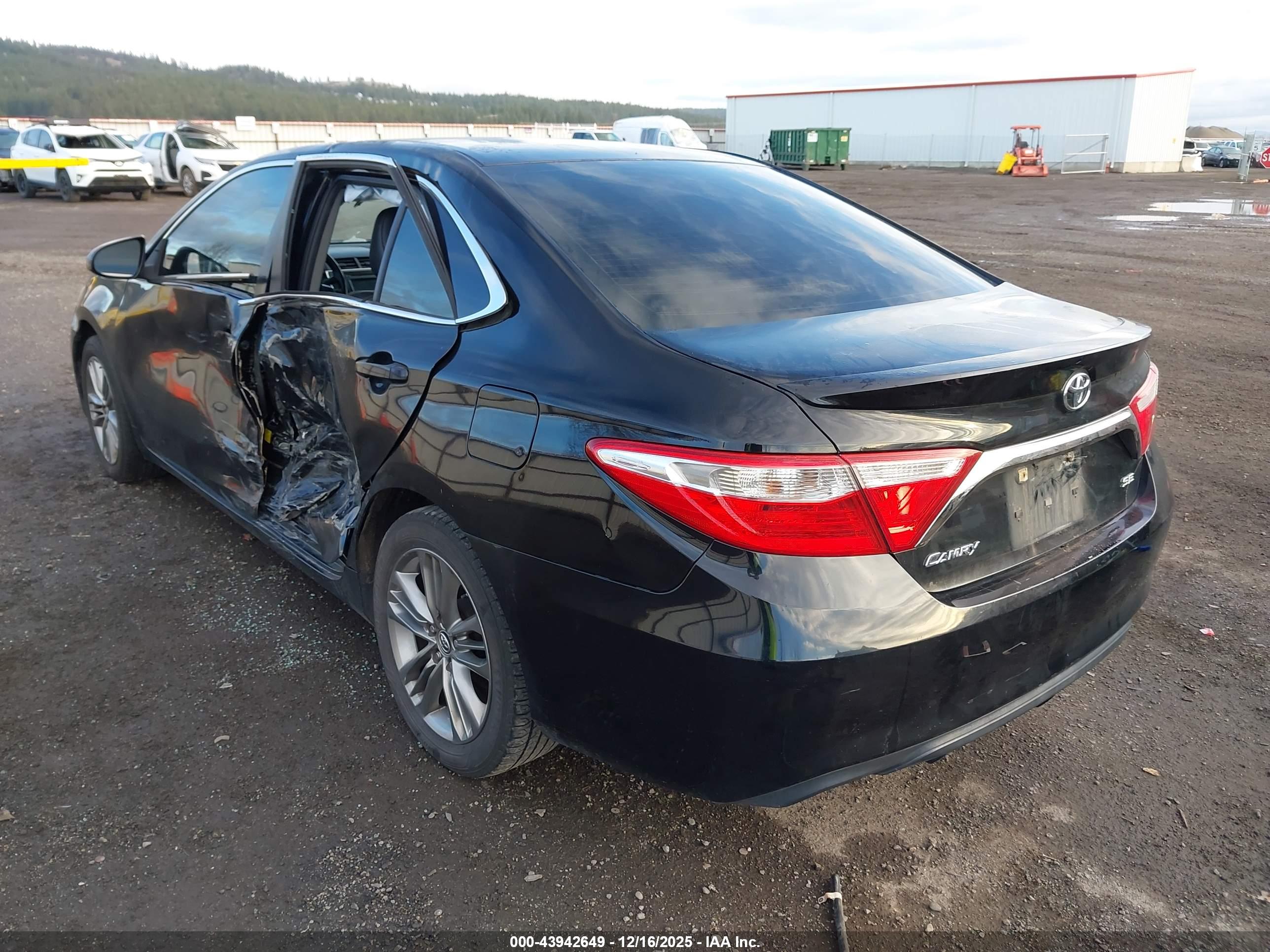TOYOTA CAMRY image 3