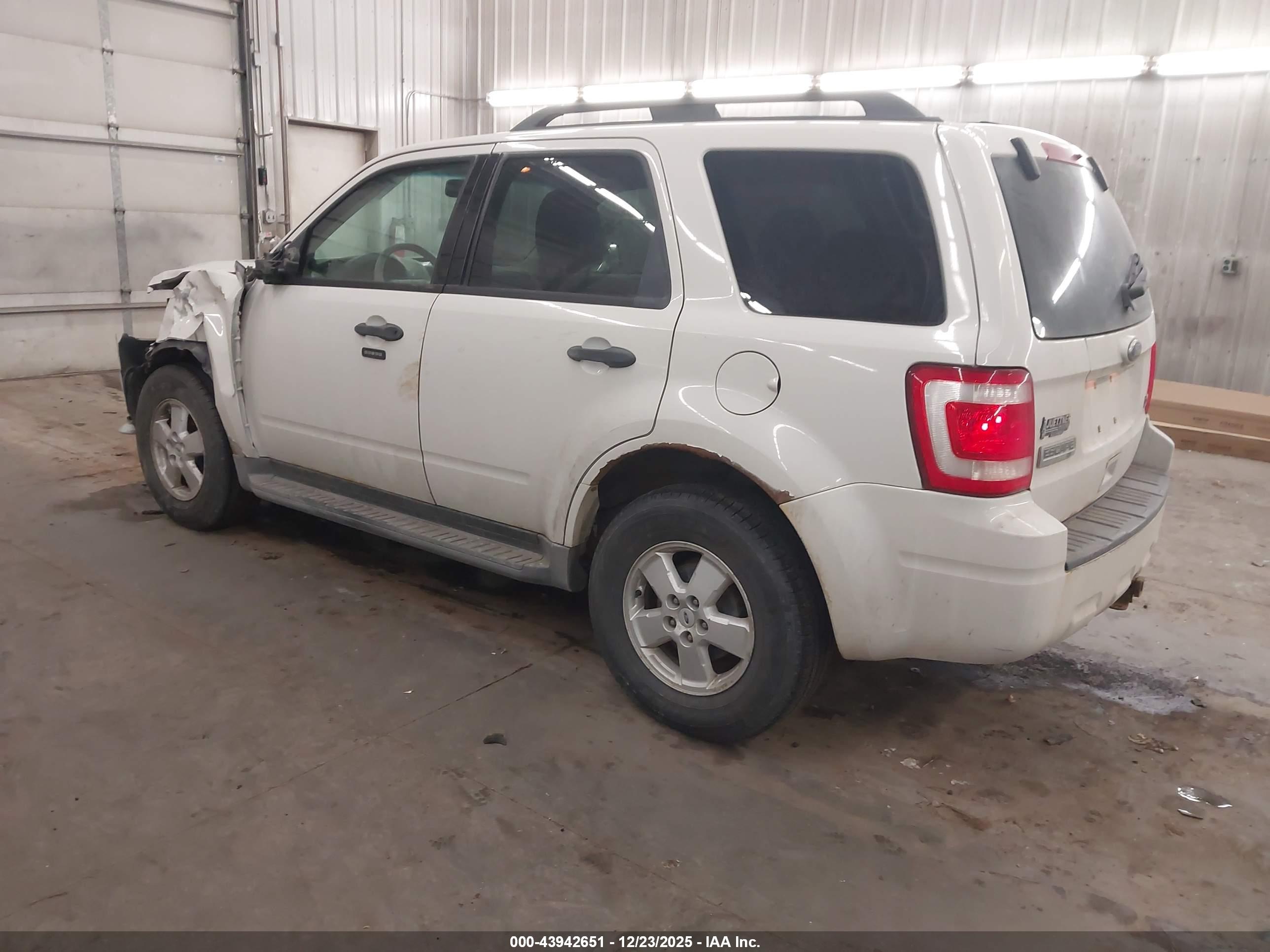 FORD ESCAPE image 3