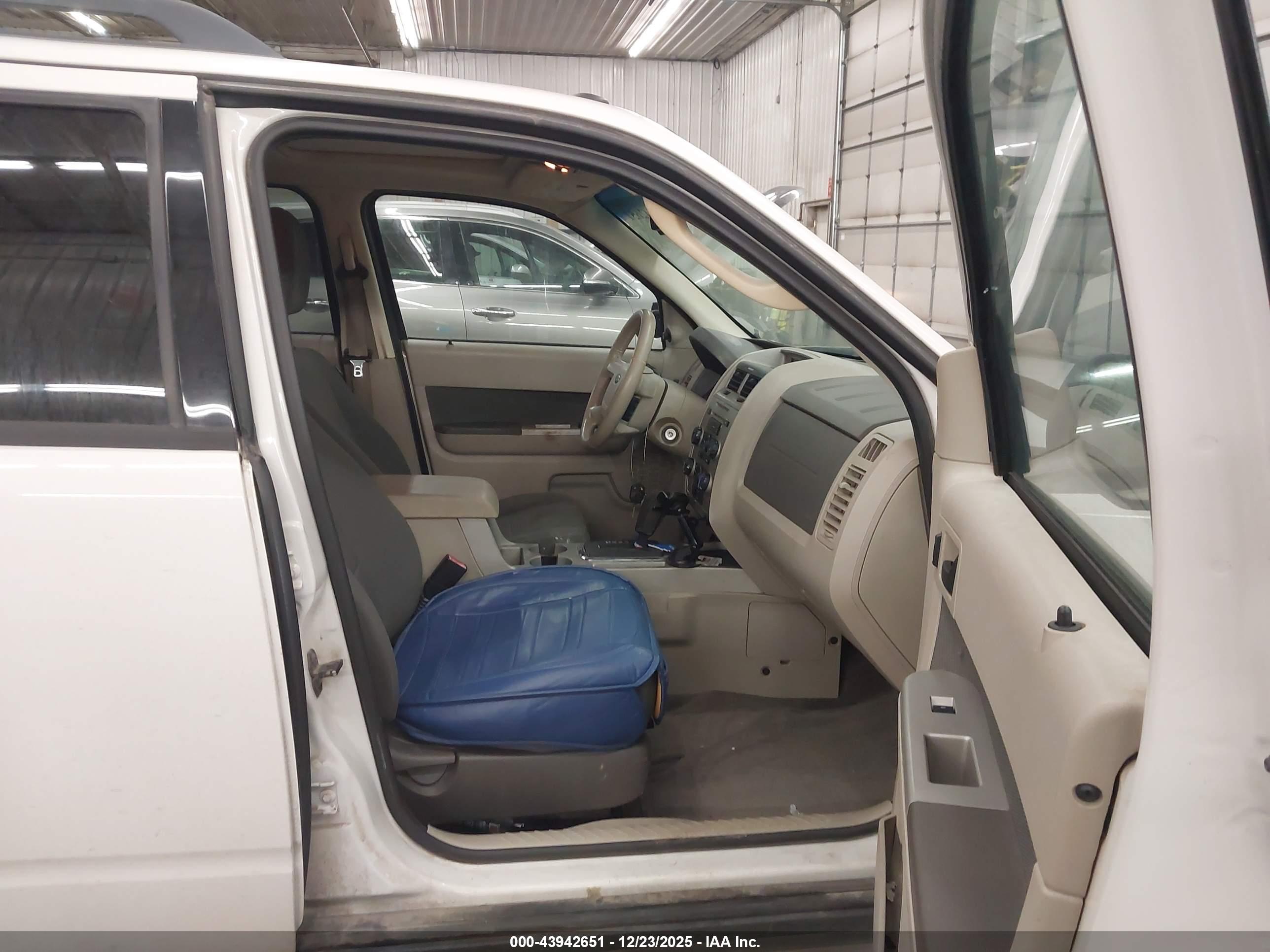 FORD ESCAPE image 5