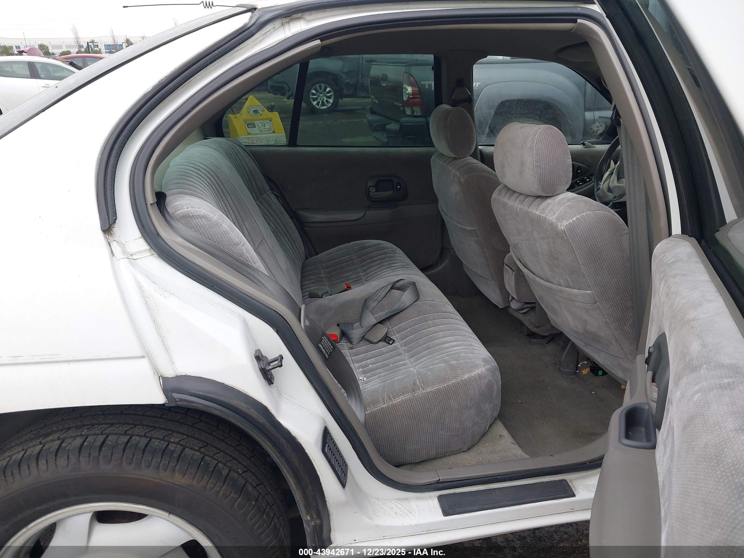 CHEVROLET LUMINA image 8