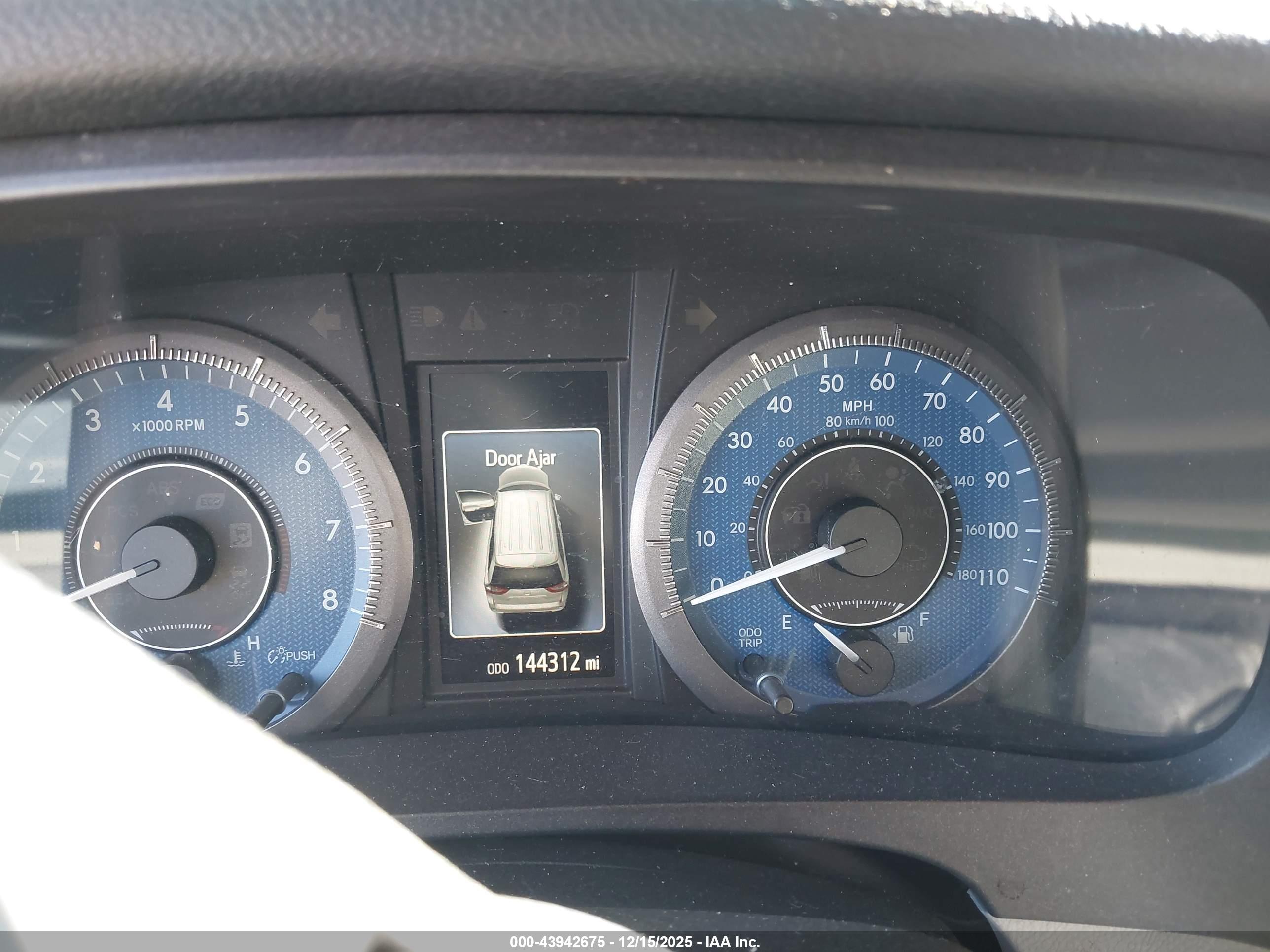 TOYOTA SIENNA image 7