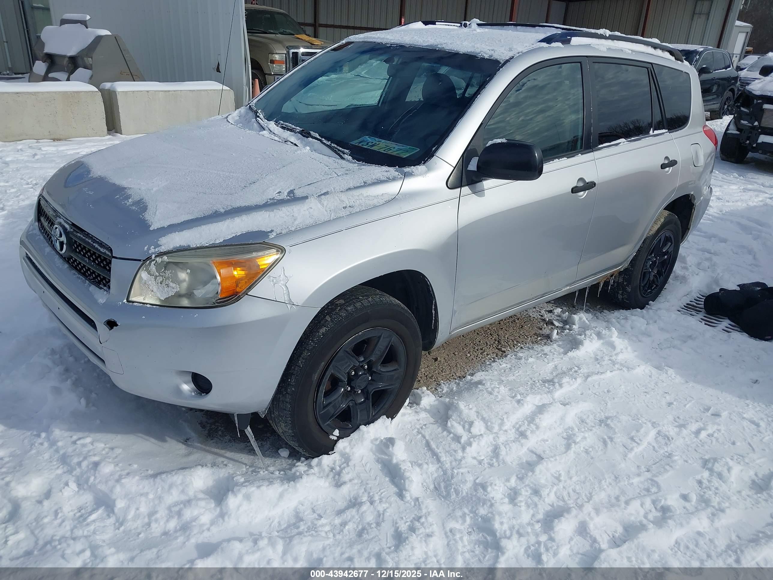 TOYOTA RAV4 image 2