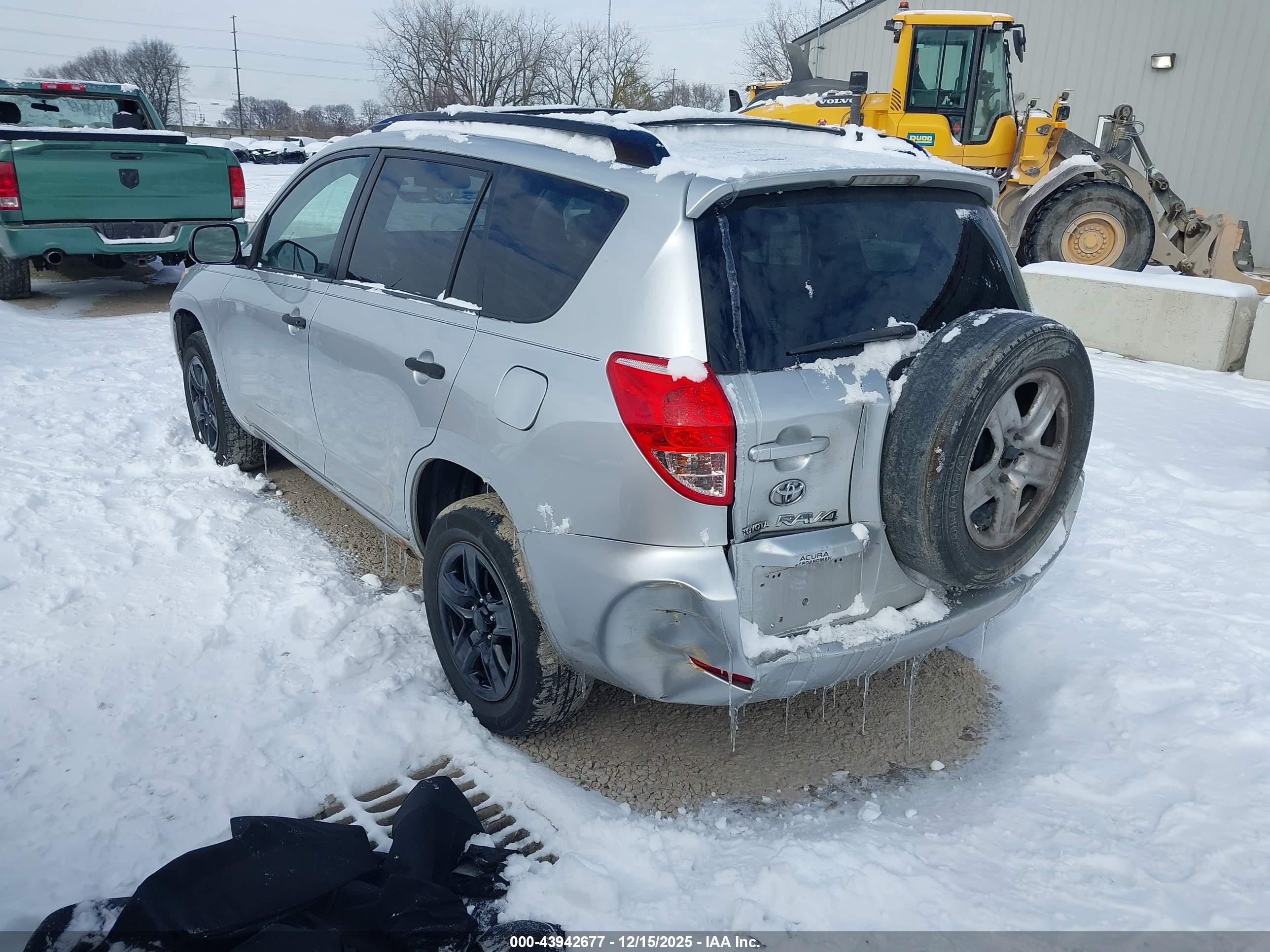TOYOTA RAV4 image 3