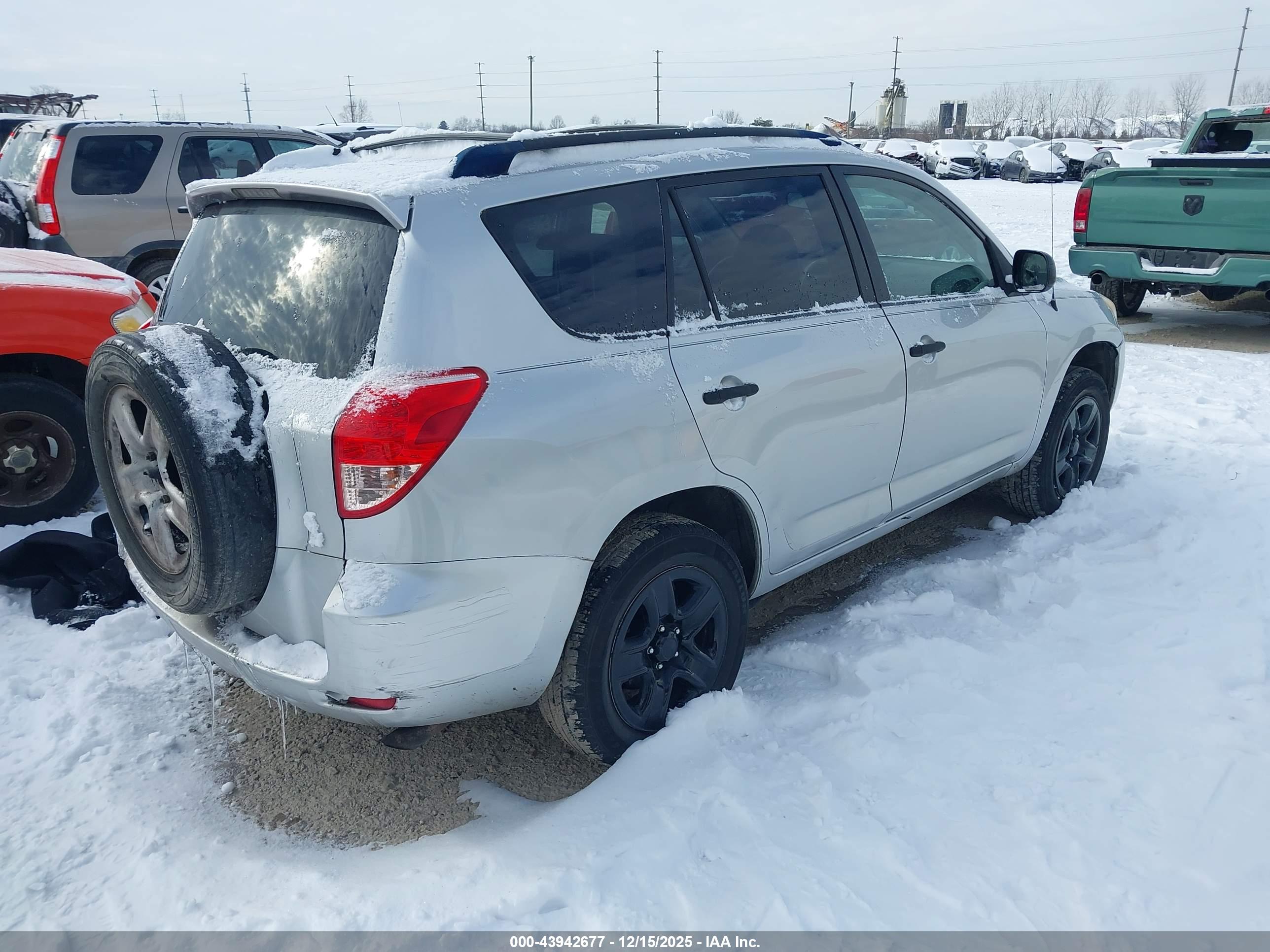 TOYOTA RAV4 image 4