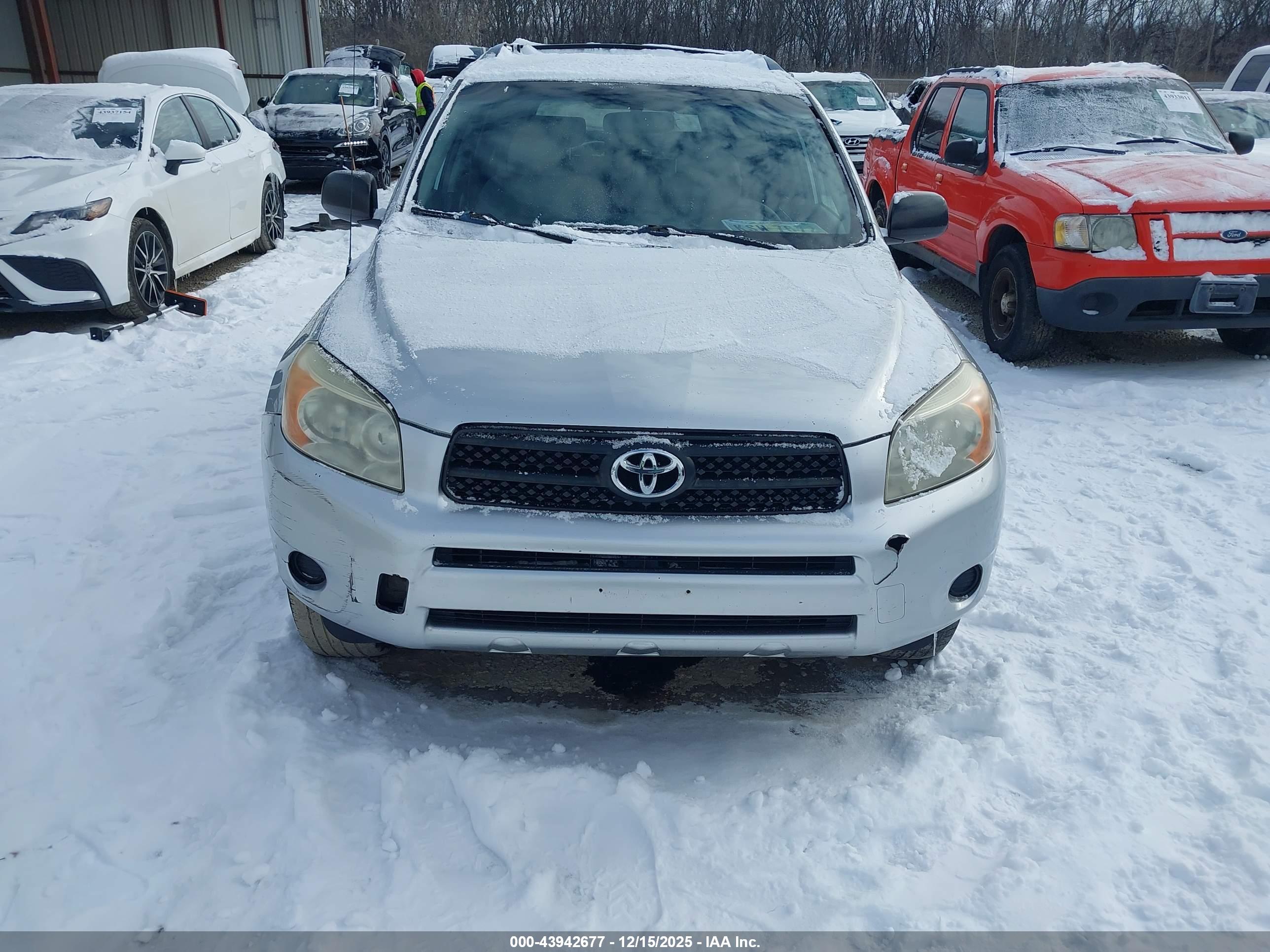 TOYOTA RAV4 image 6