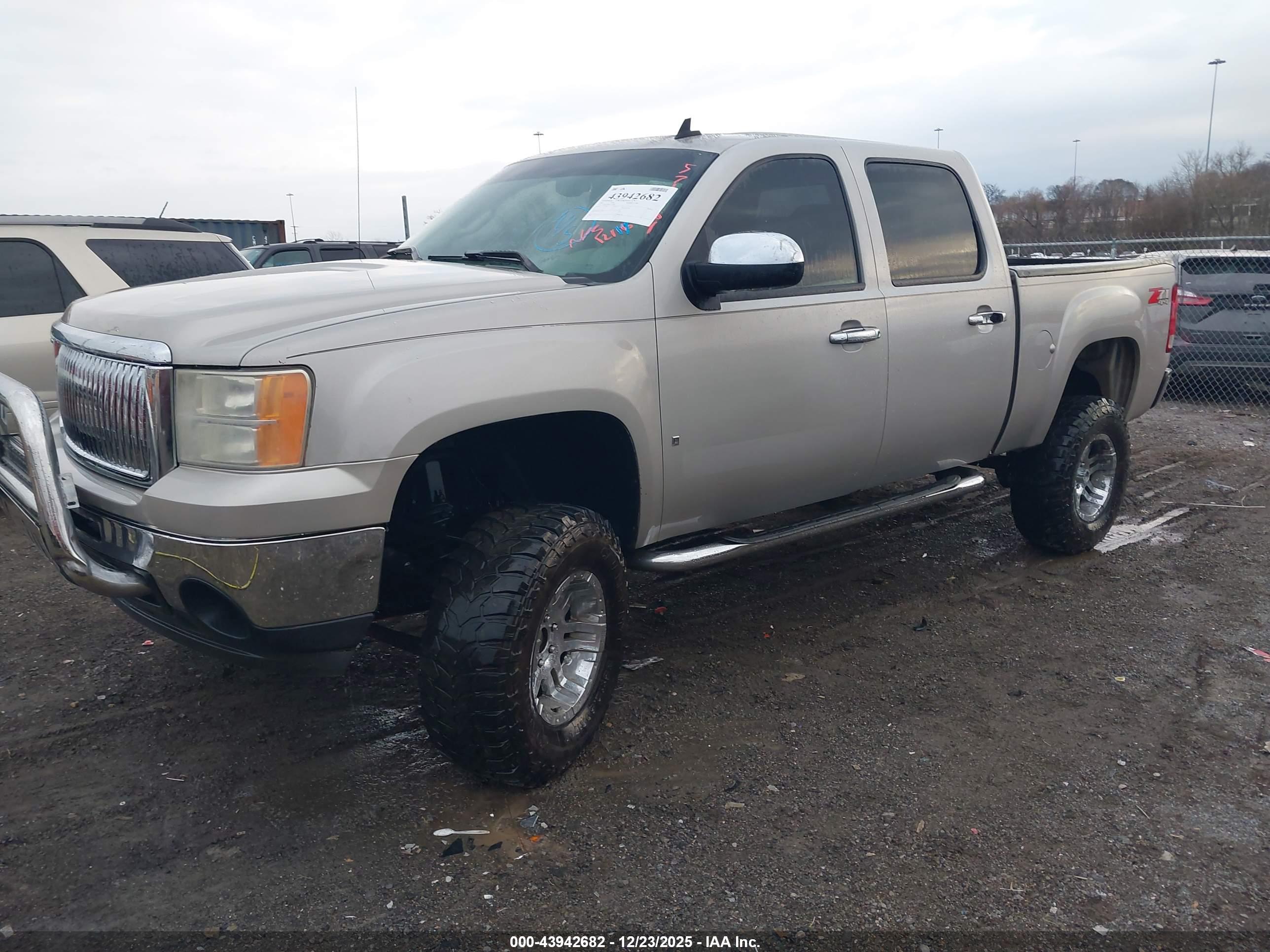 GMC SIERRA image 2