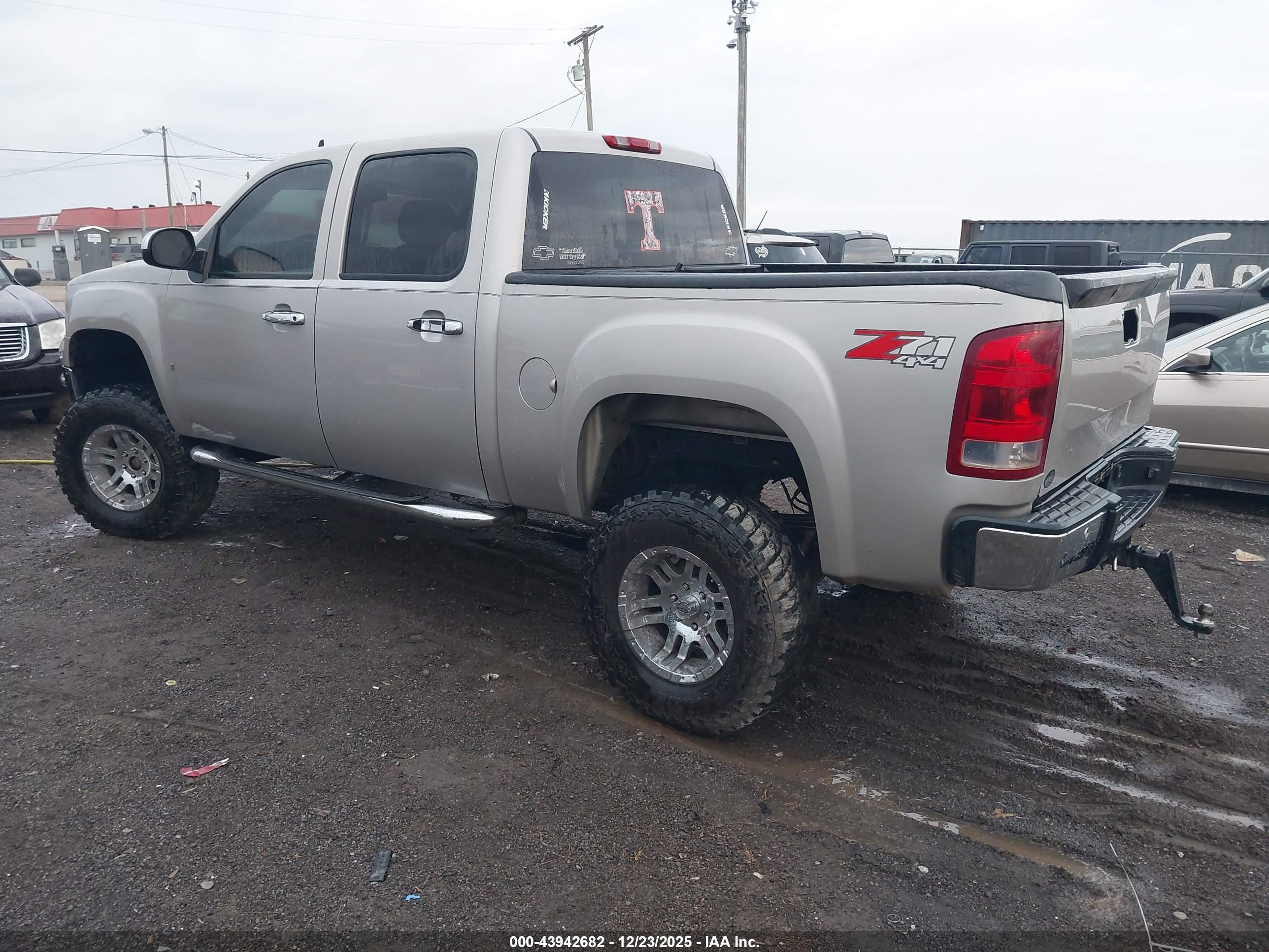 GMC SIERRA image 3