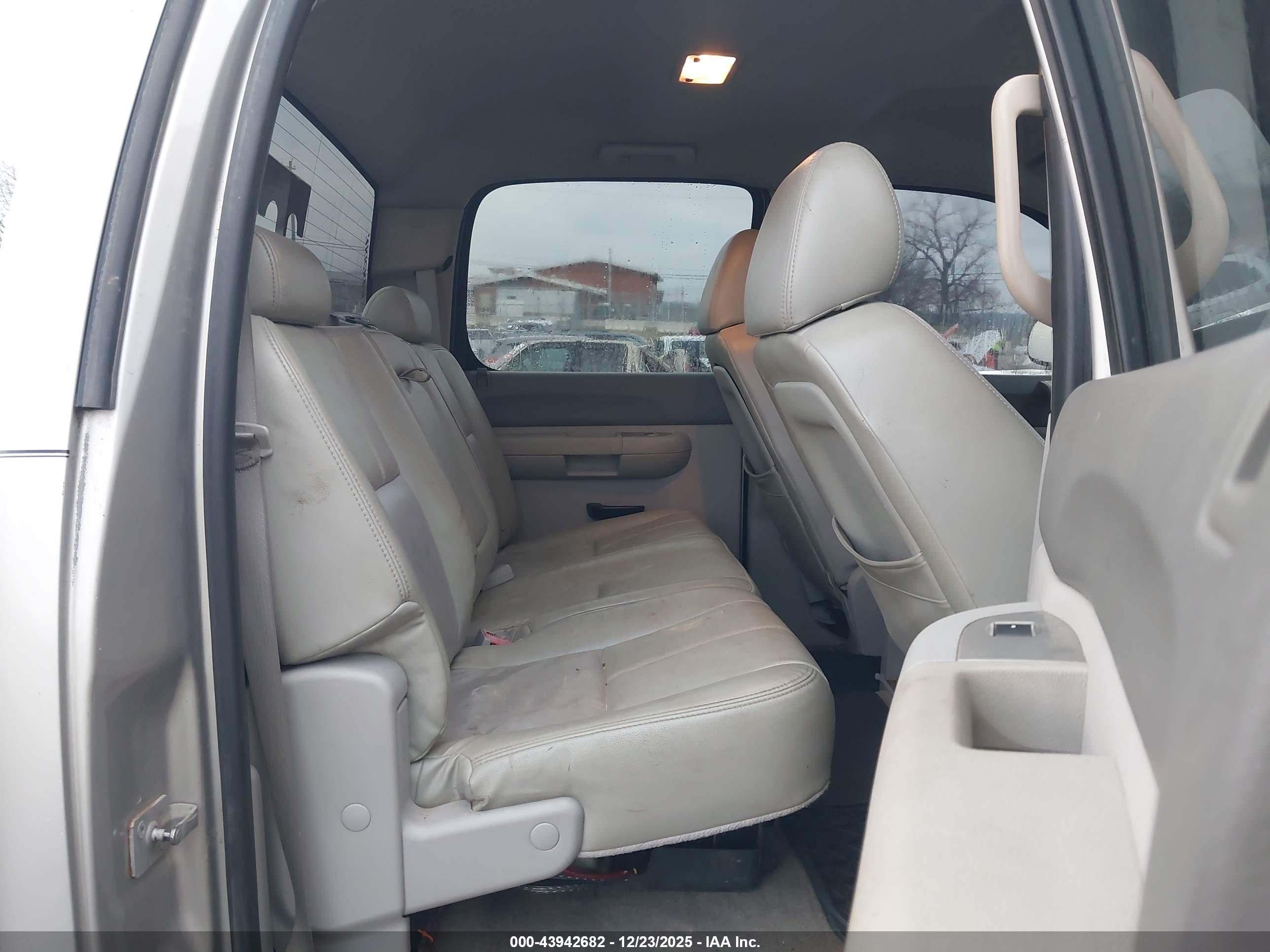 GMC SIERRA image 8