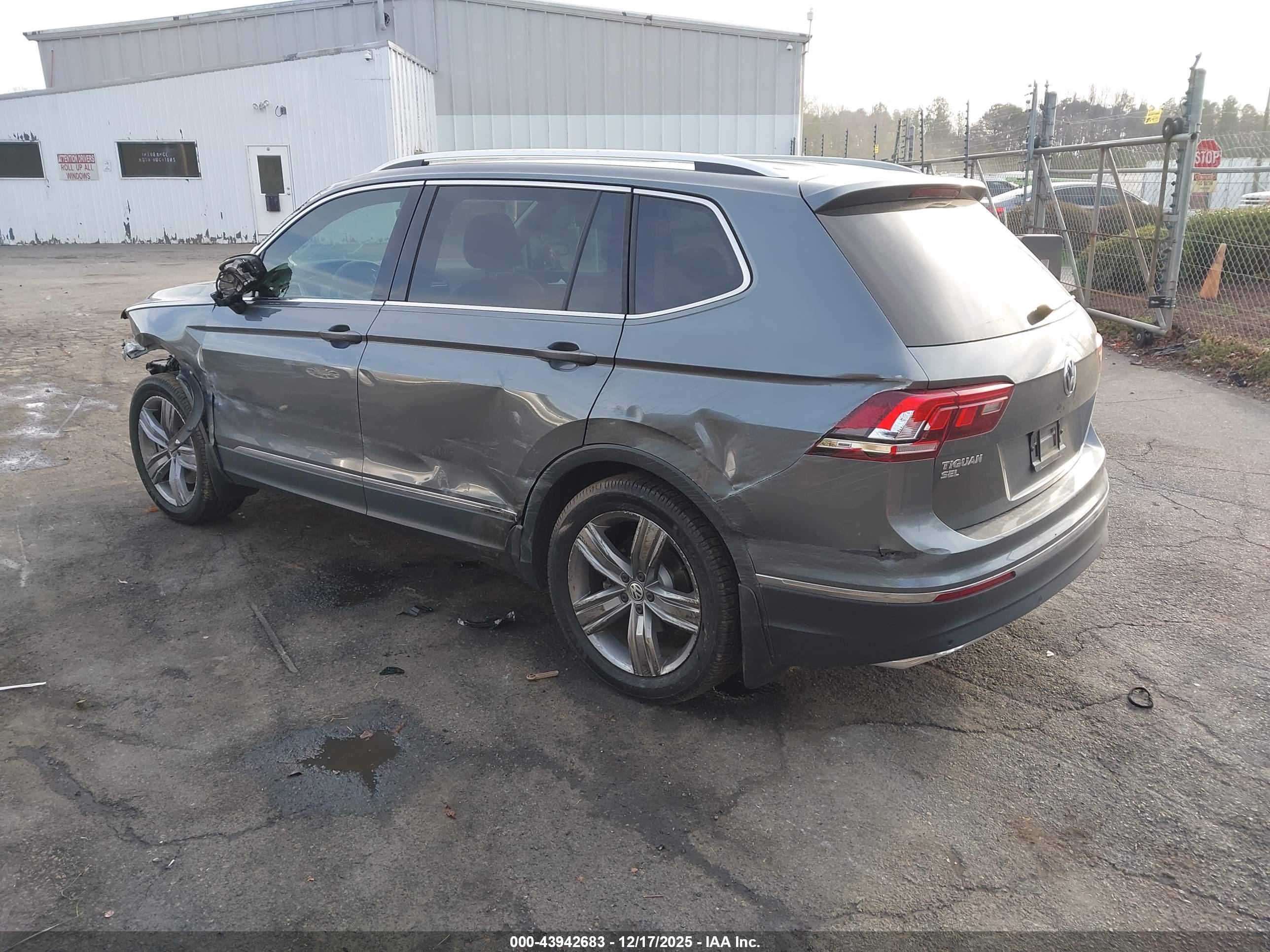 VOLKSWAGEN TIGUAN image 3