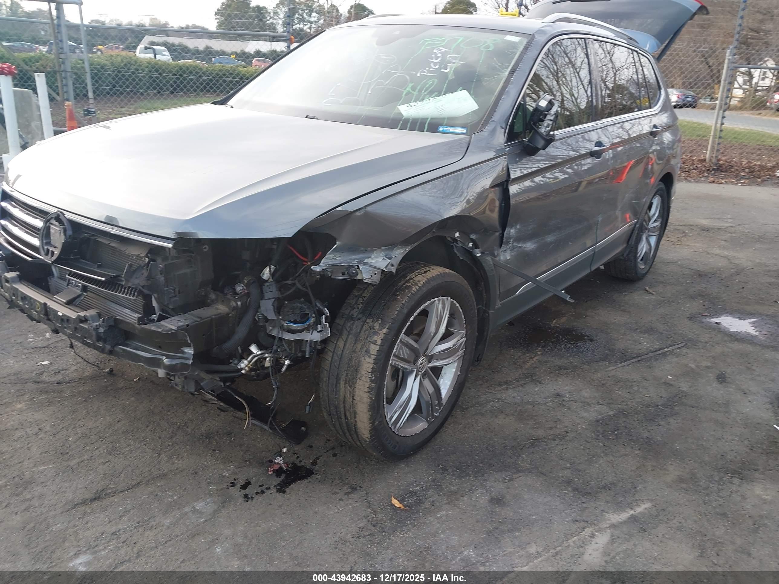 VOLKSWAGEN TIGUAN image 6