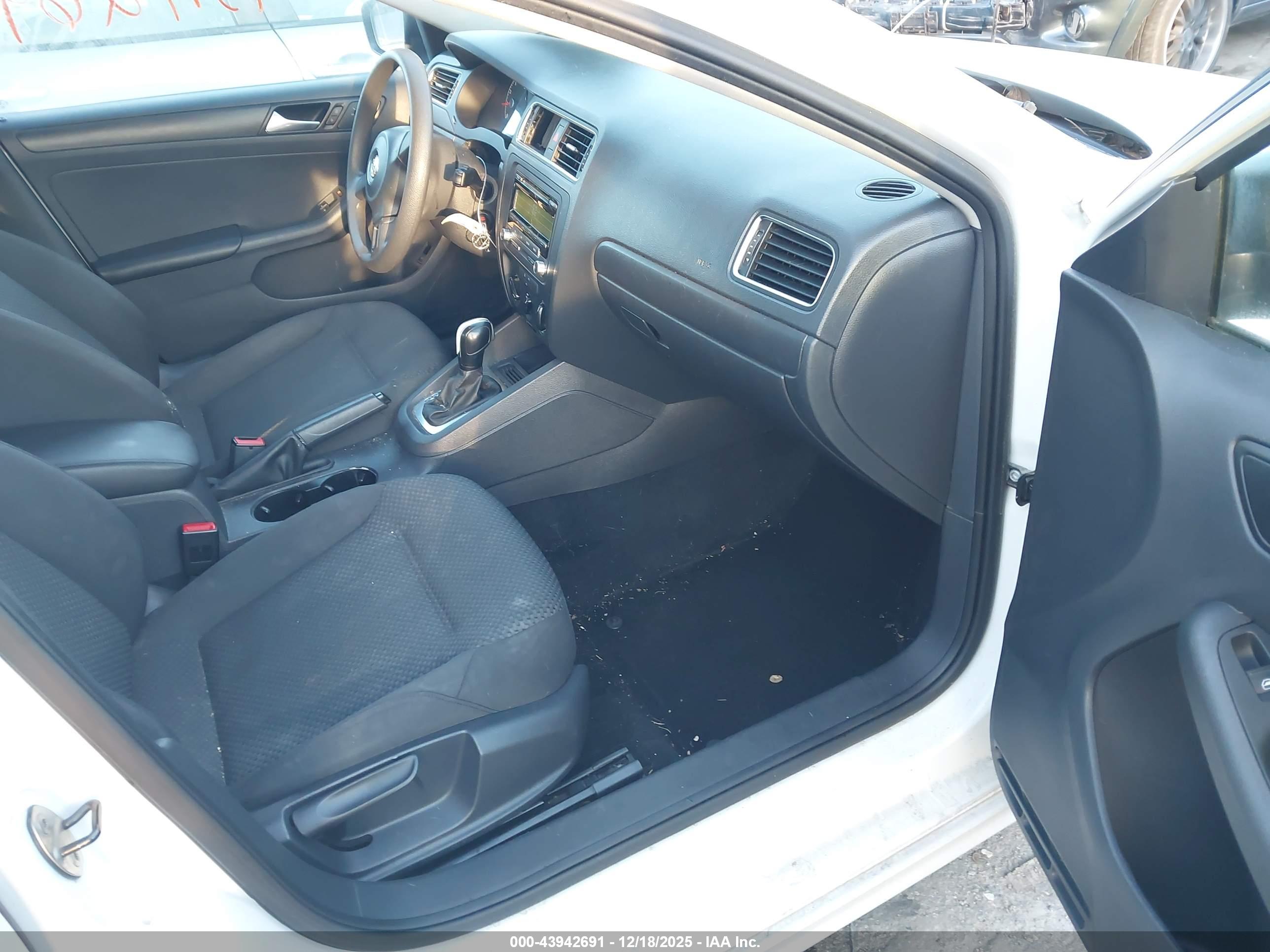 VOLKSWAGEN JETTA image 5