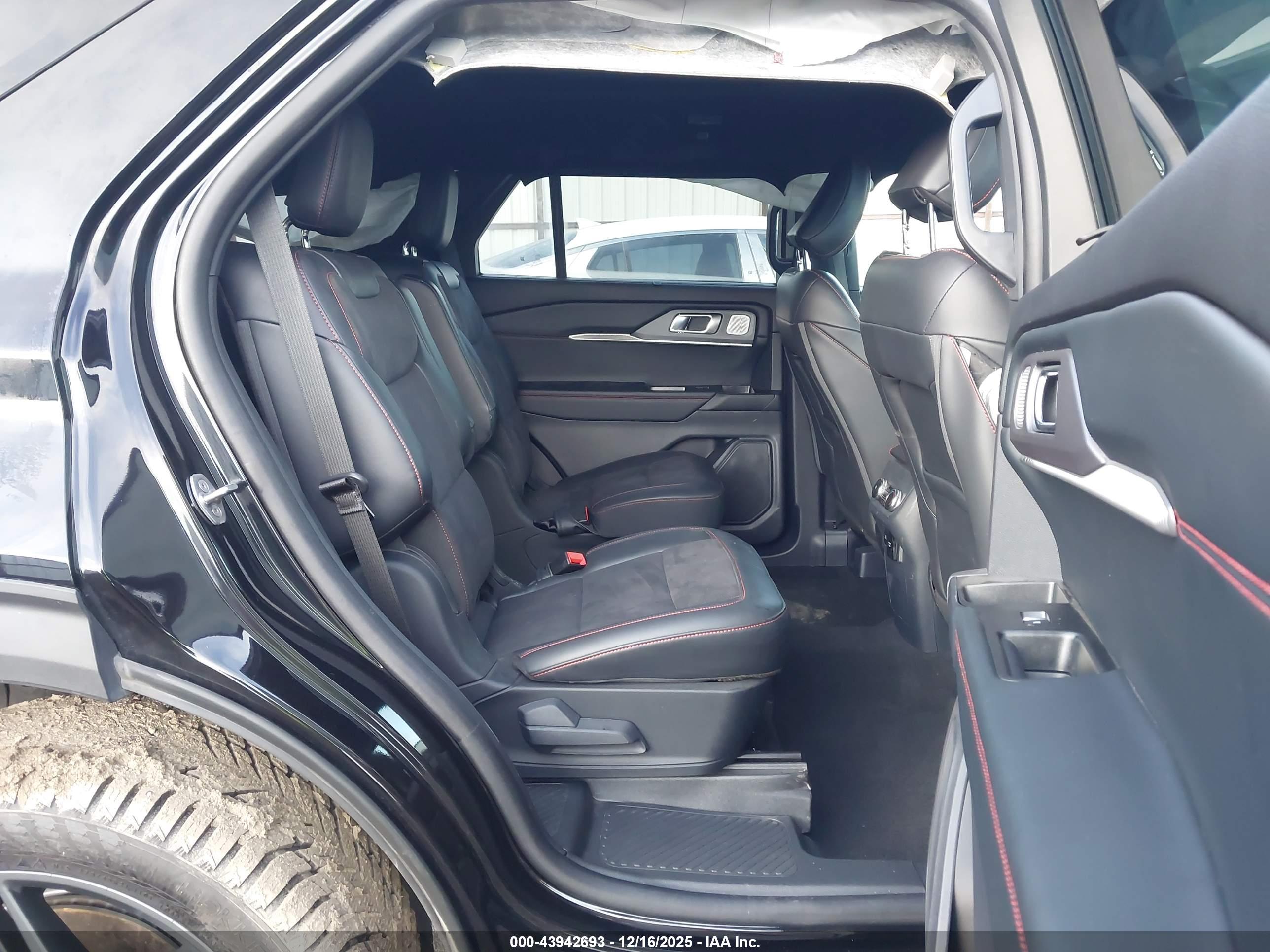 FORD EXPLORER image 8