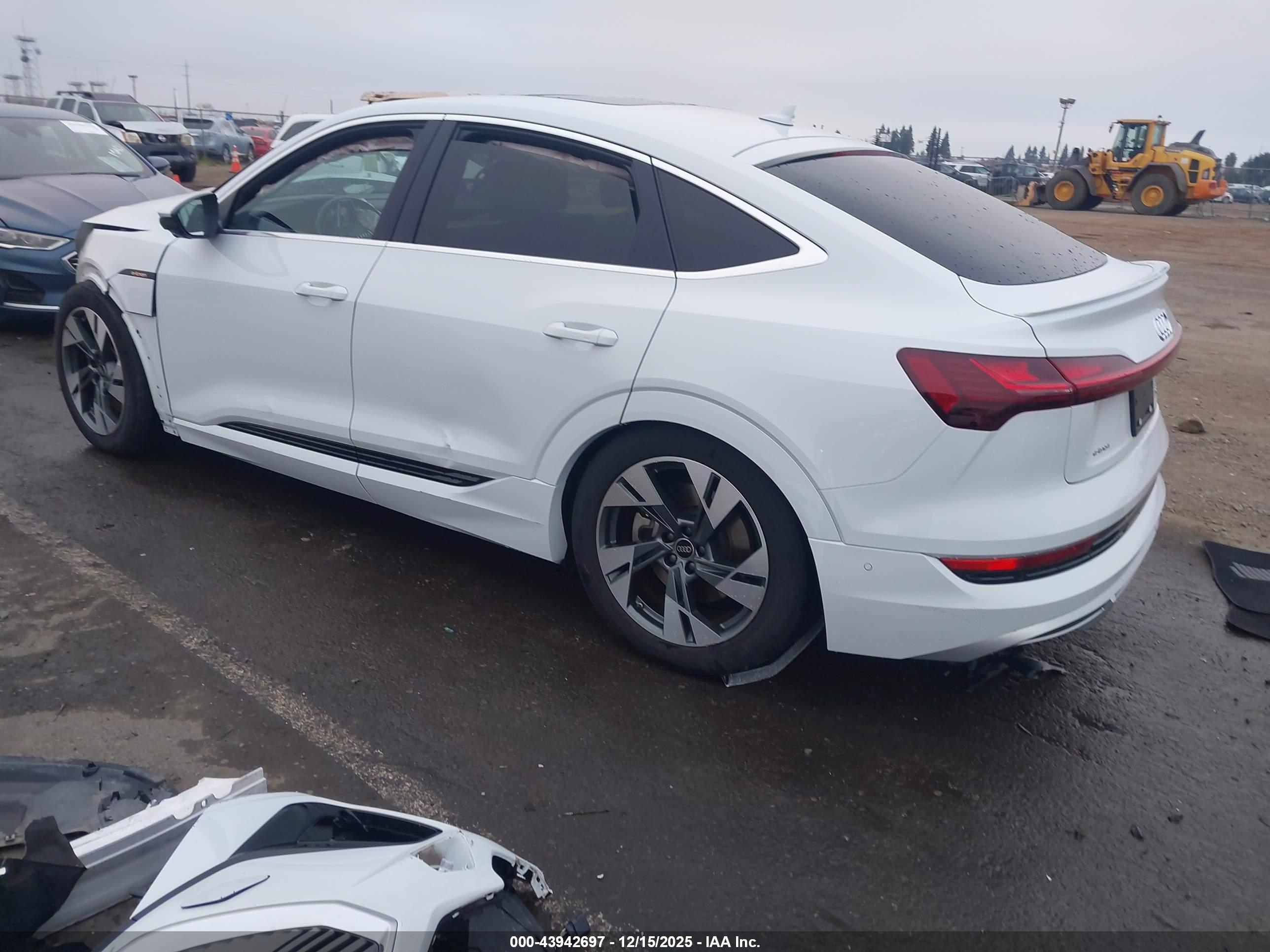 AUDI E-TRON image 3