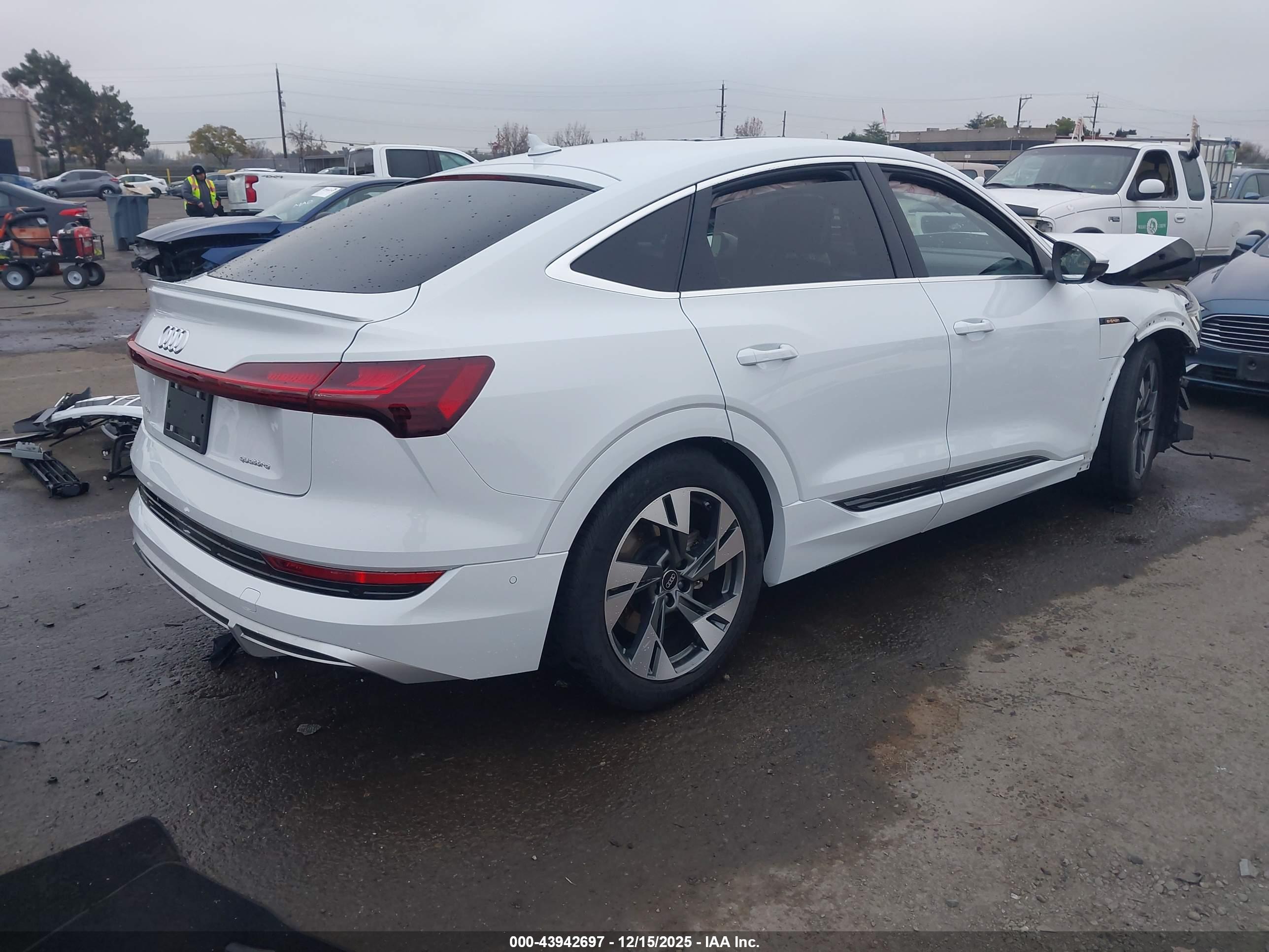 AUDI E-TRON image 4