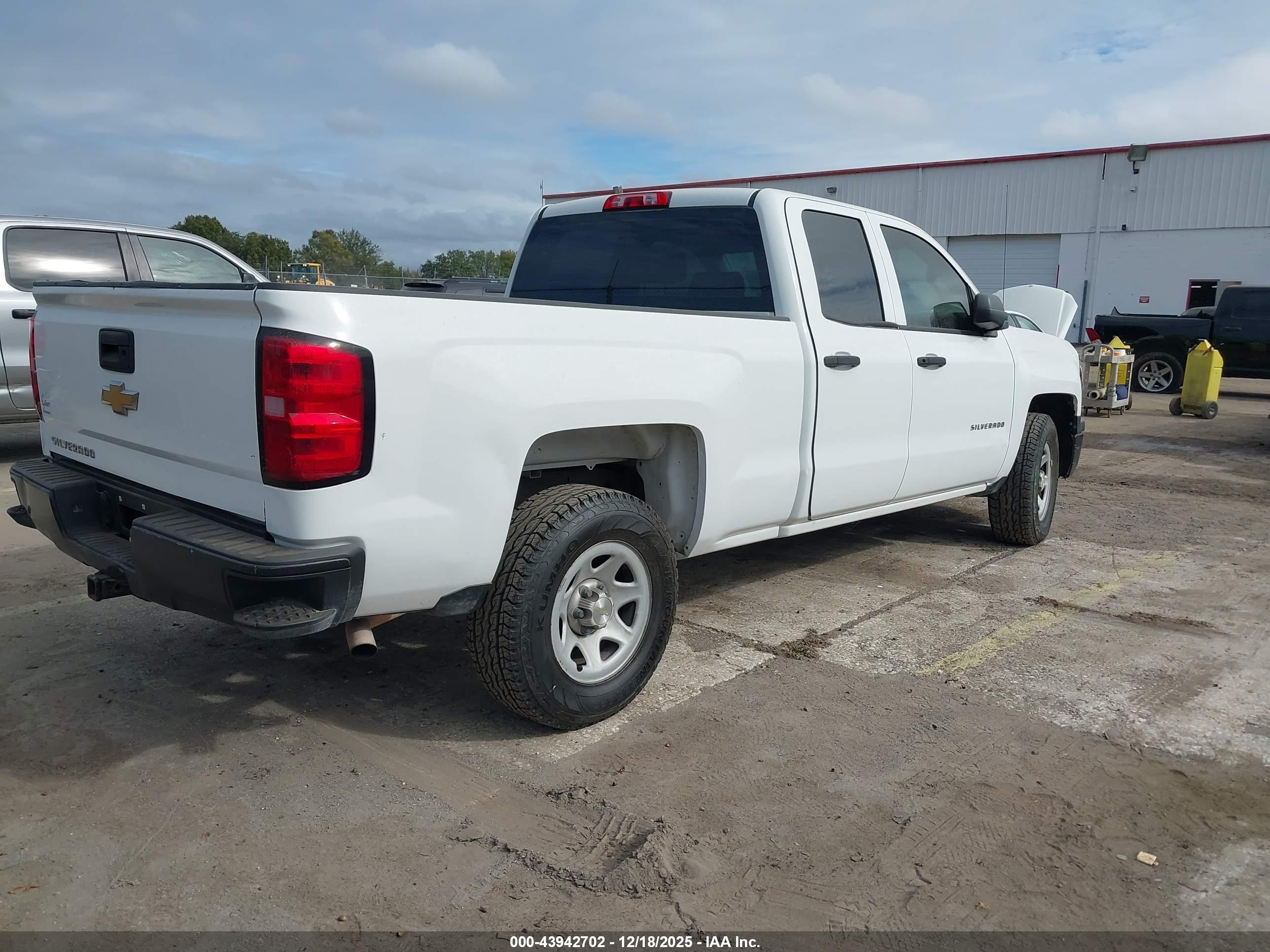 CHEVROLET SILVERADO image 4