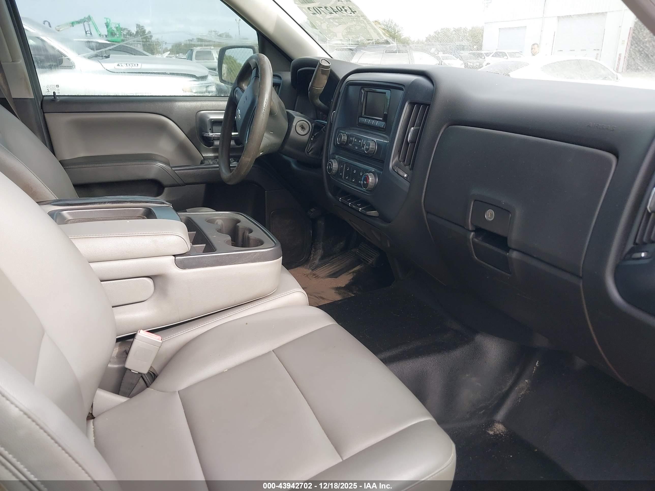 CHEVROLET SILVERADO image 5