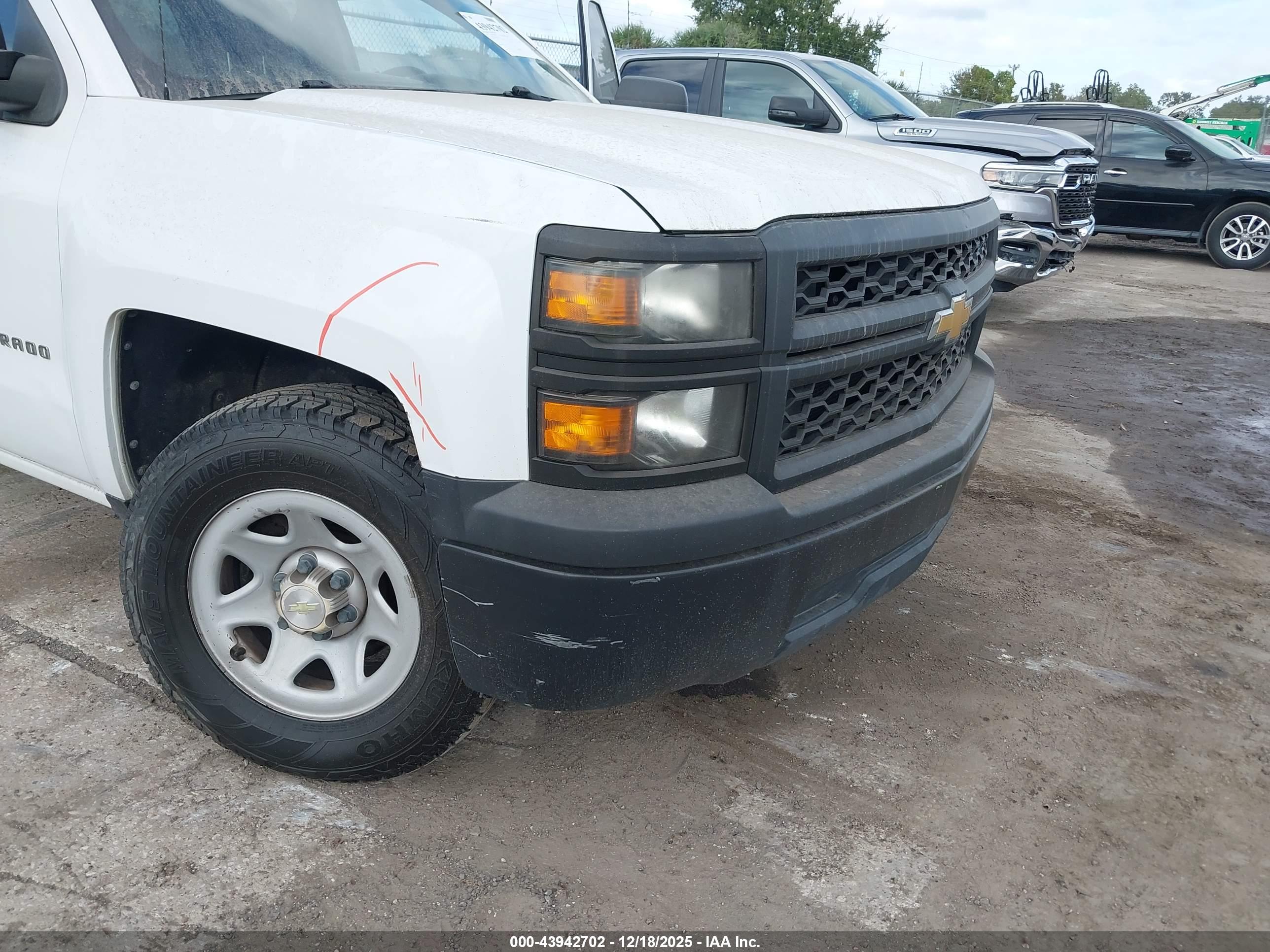 CHEVROLET SILVERADO image 6