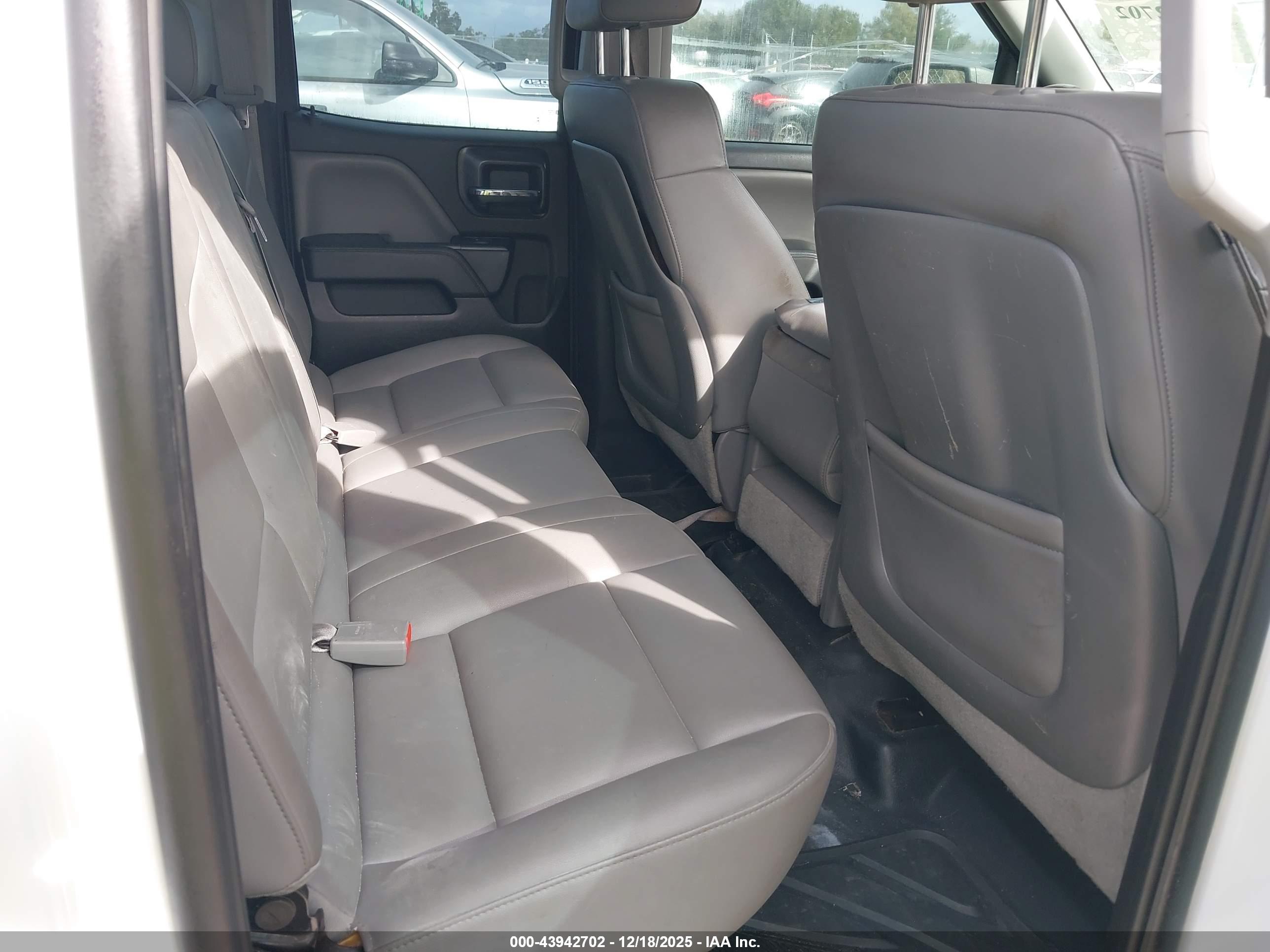 CHEVROLET SILVERADO image 8
