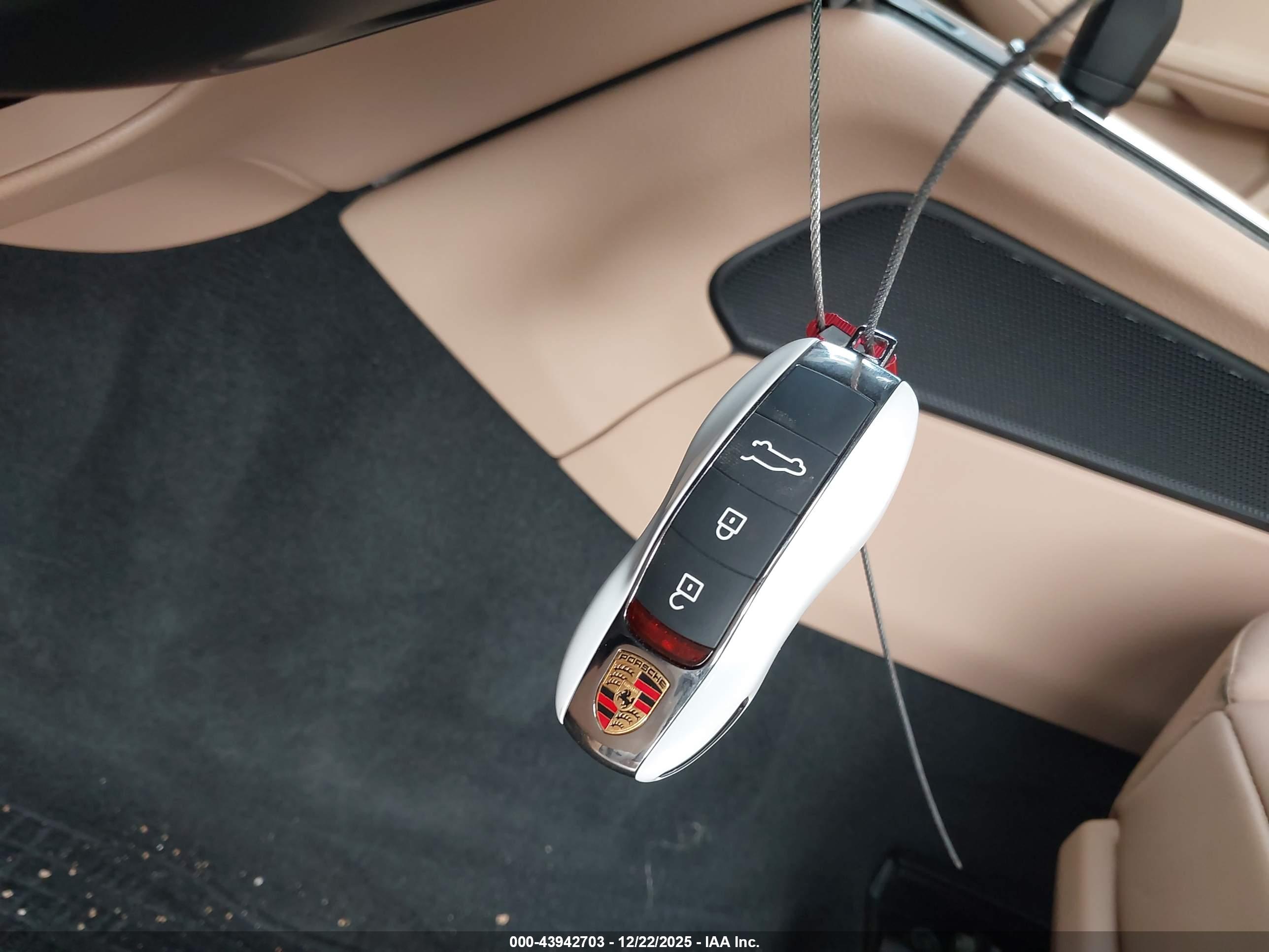 PORSCHE MACAN image 11