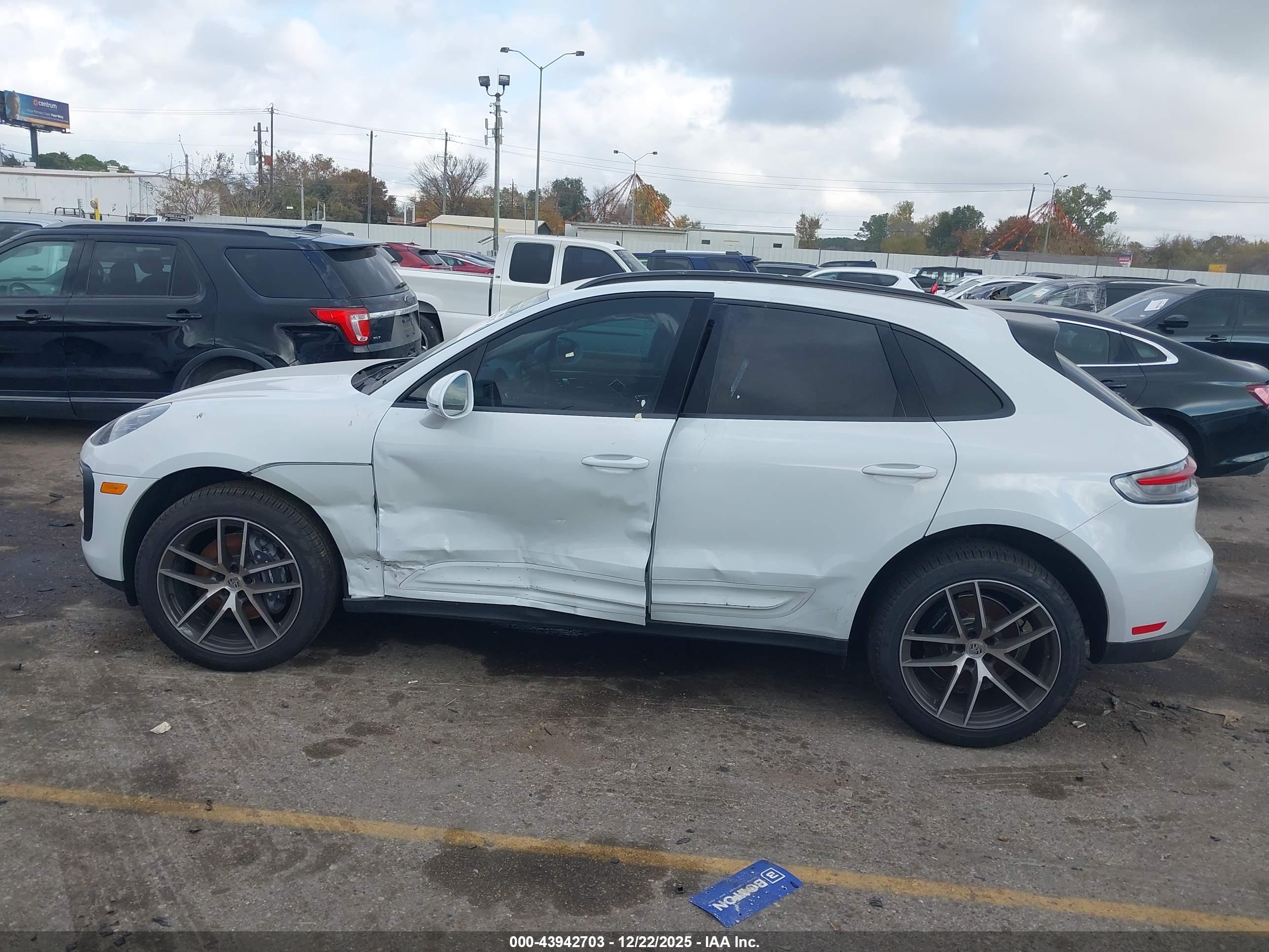 PORSCHE MACAN image 6