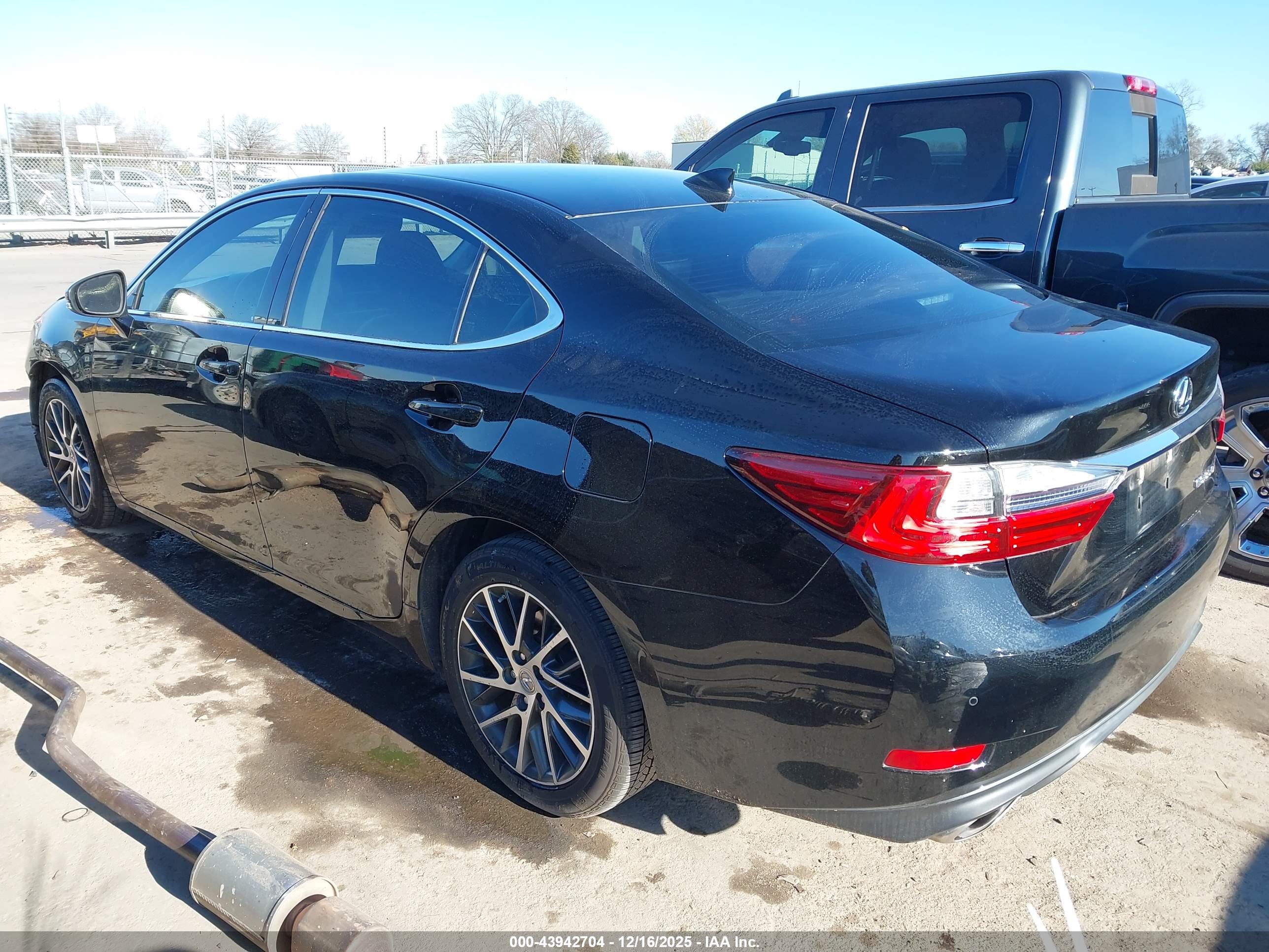 LEXUS ES image 3
