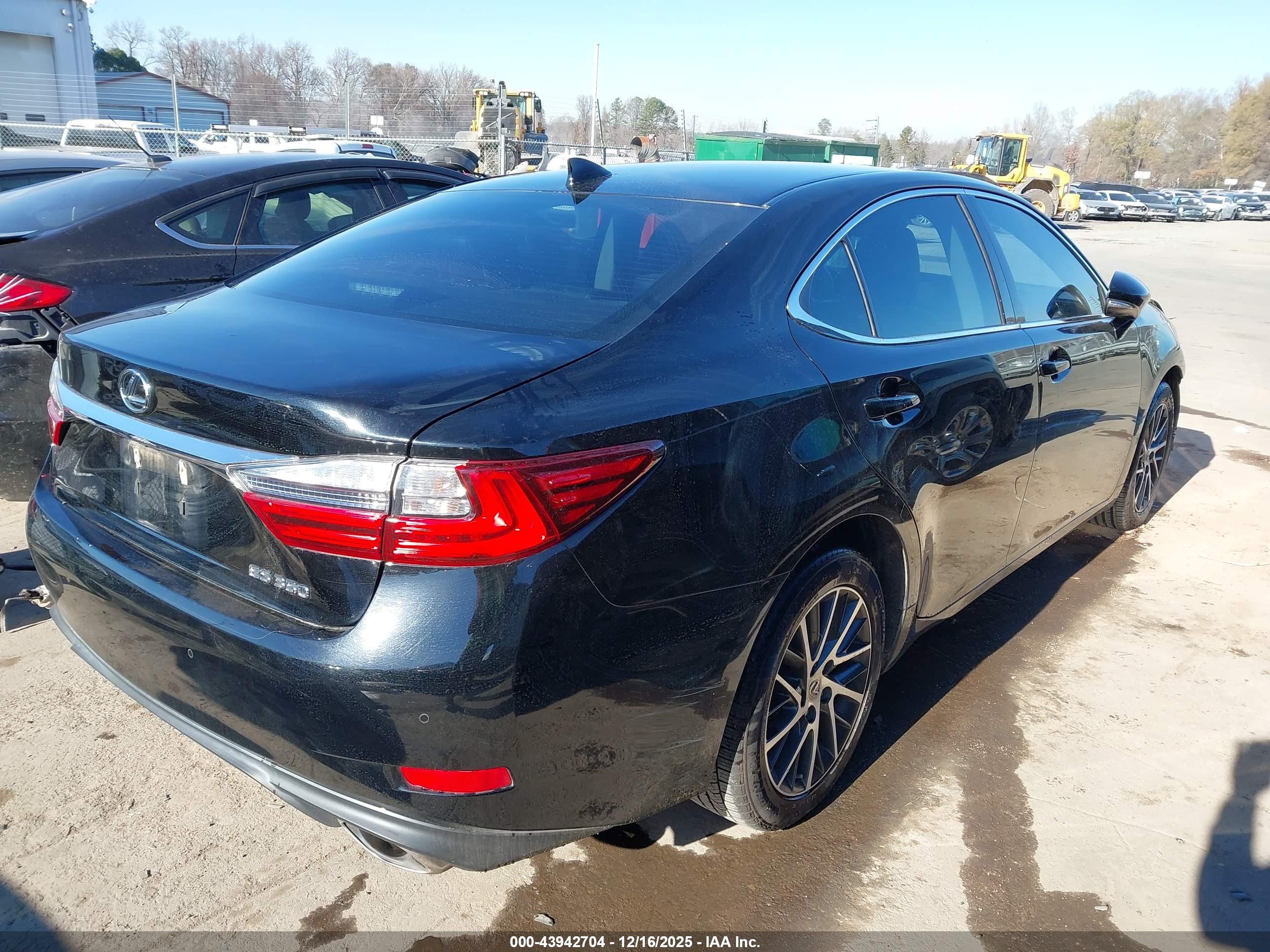 LEXUS ES image 4