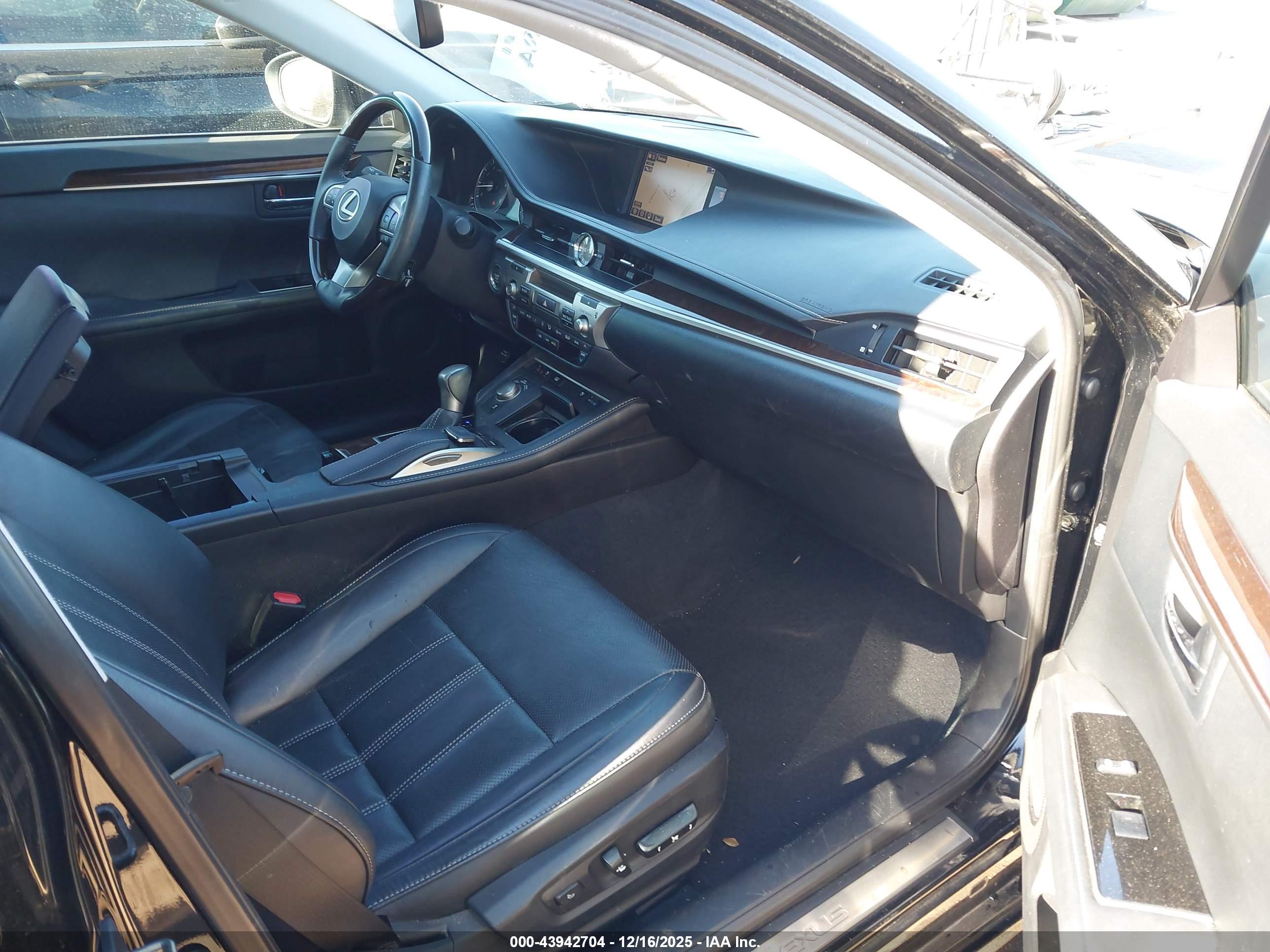 LEXUS ES image 5