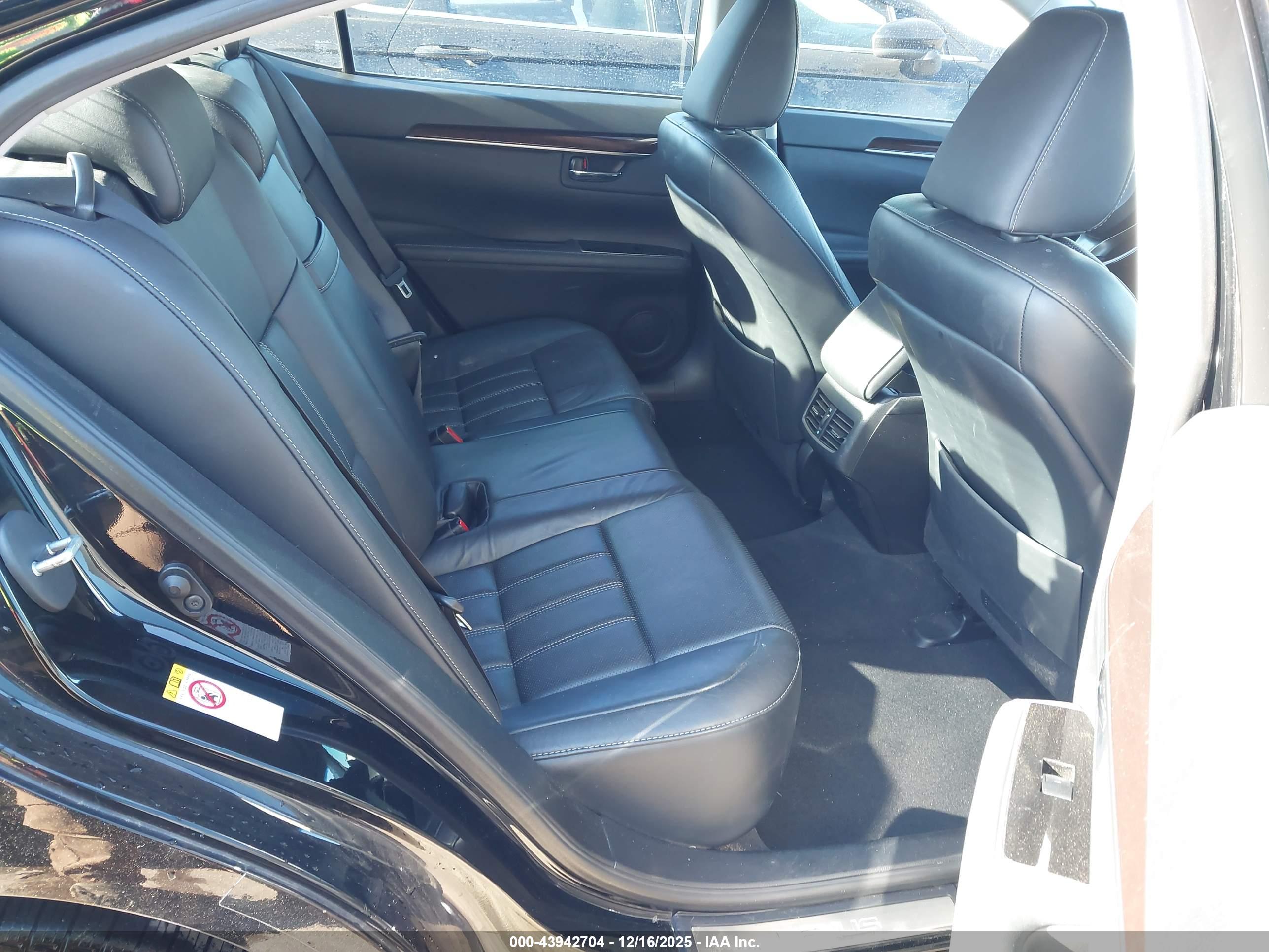LEXUS ES image 8