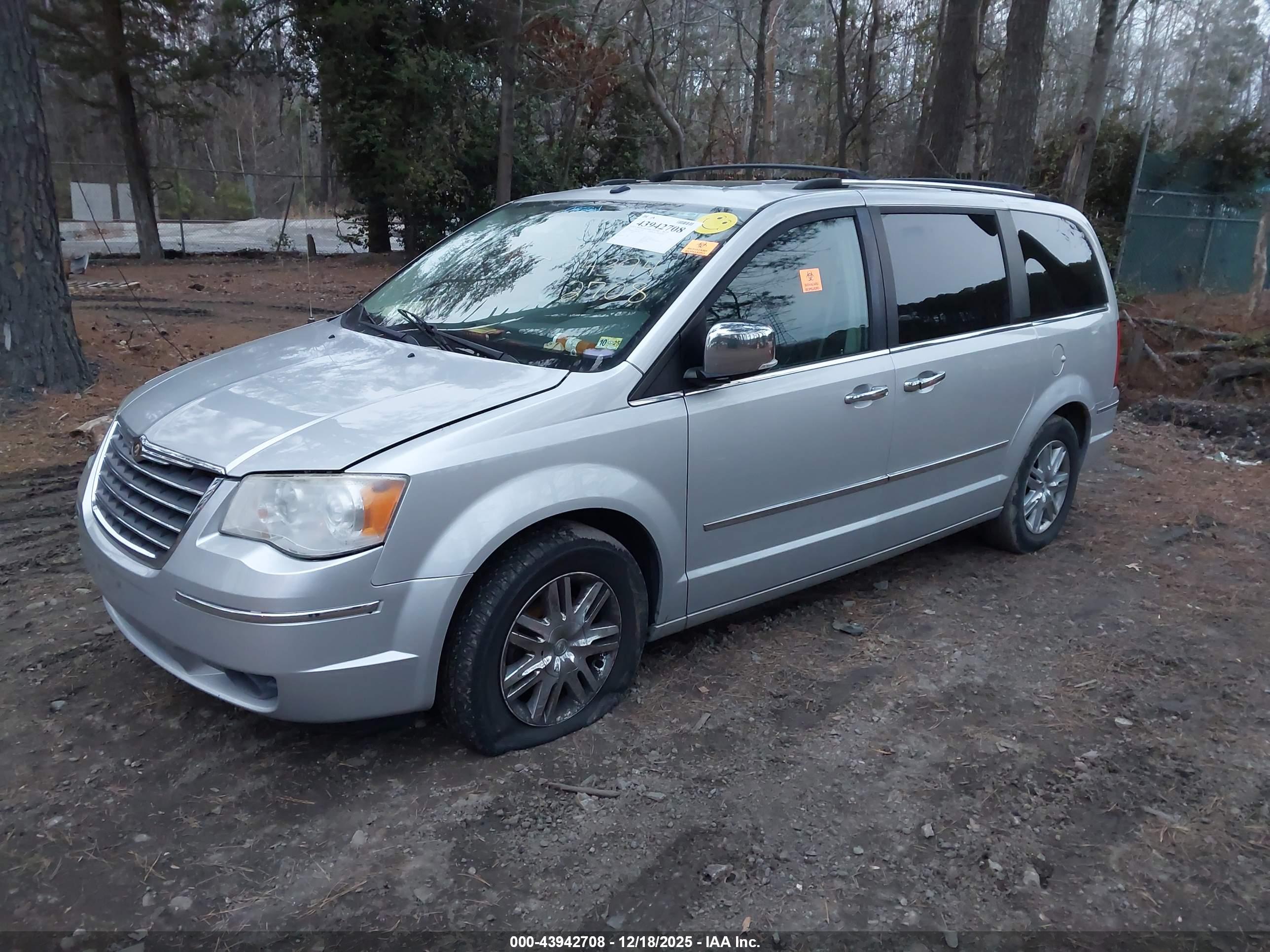 CHRYSLER TOWN image 2