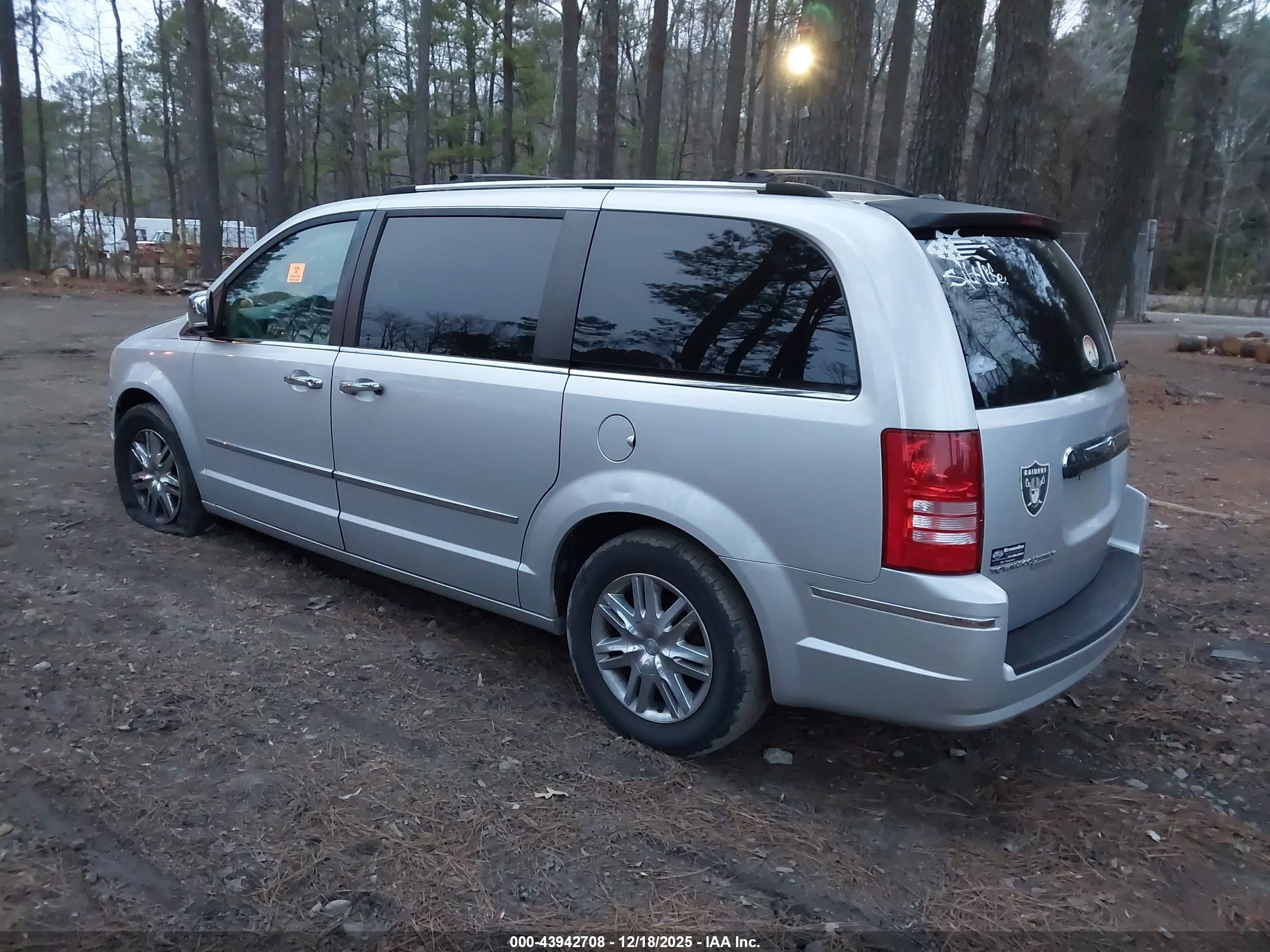 CHRYSLER TOWN image 3