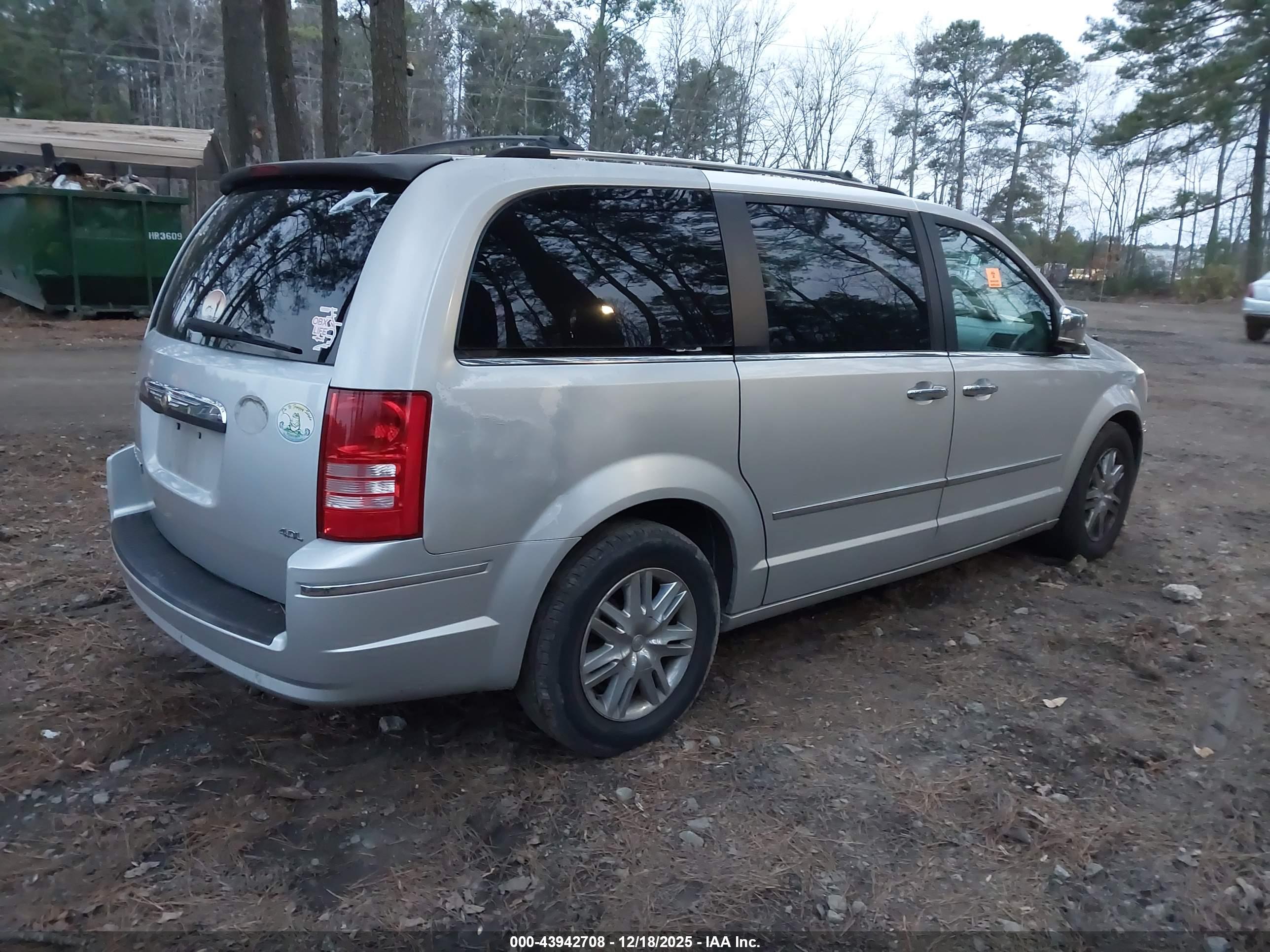 CHRYSLER TOWN image 4