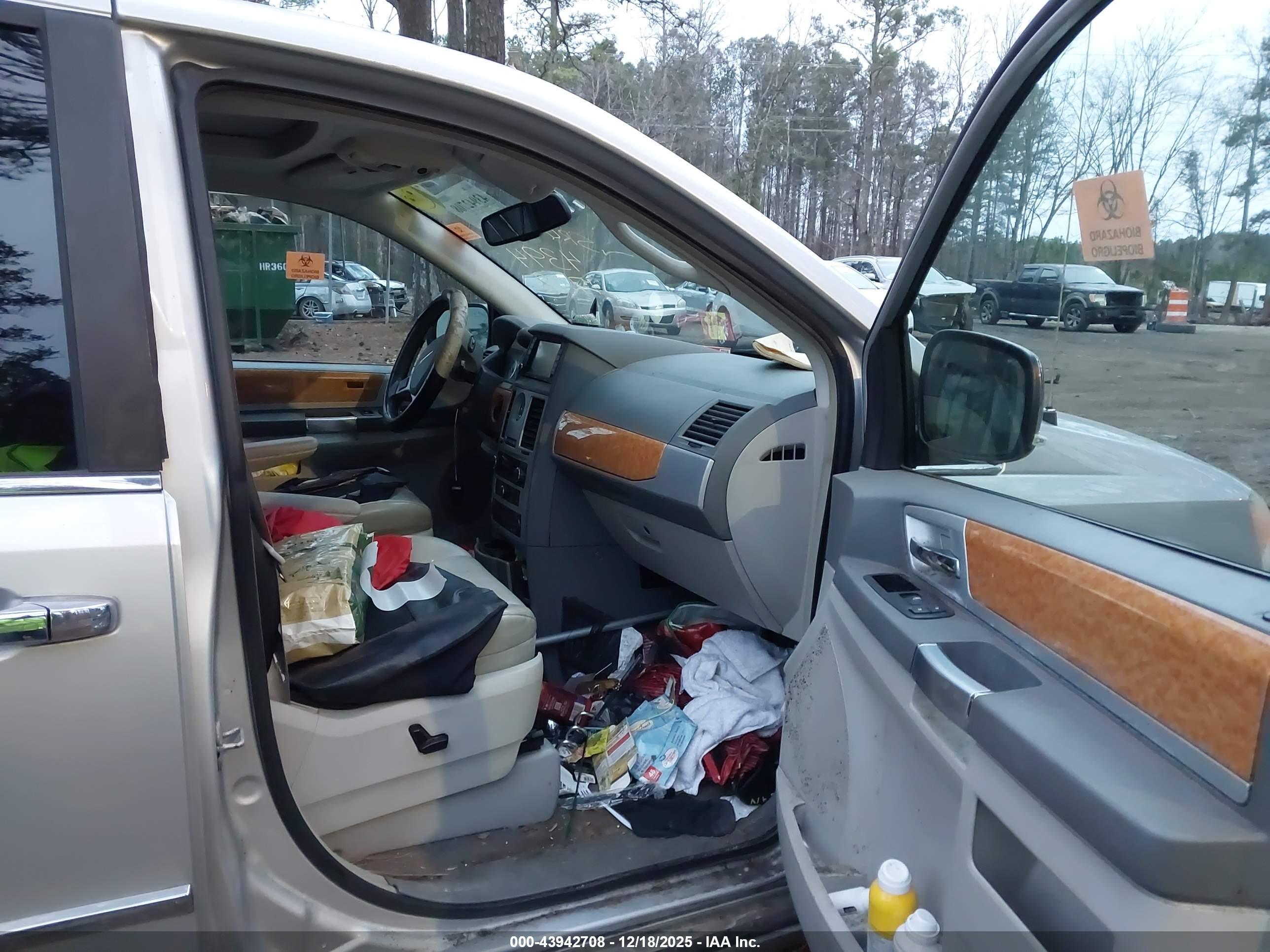 CHRYSLER TOWN image 5