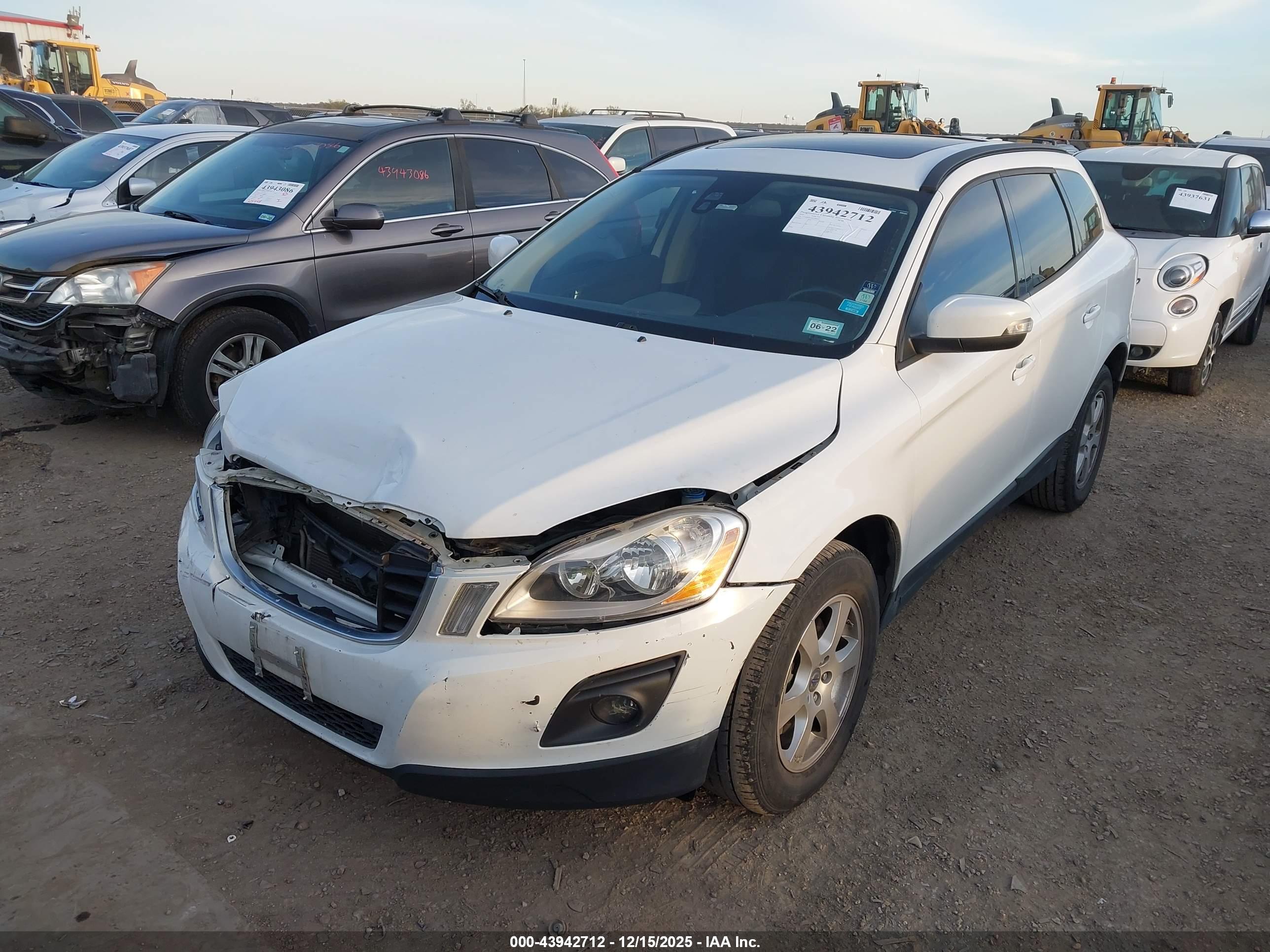 VOLVO XC60 image 2