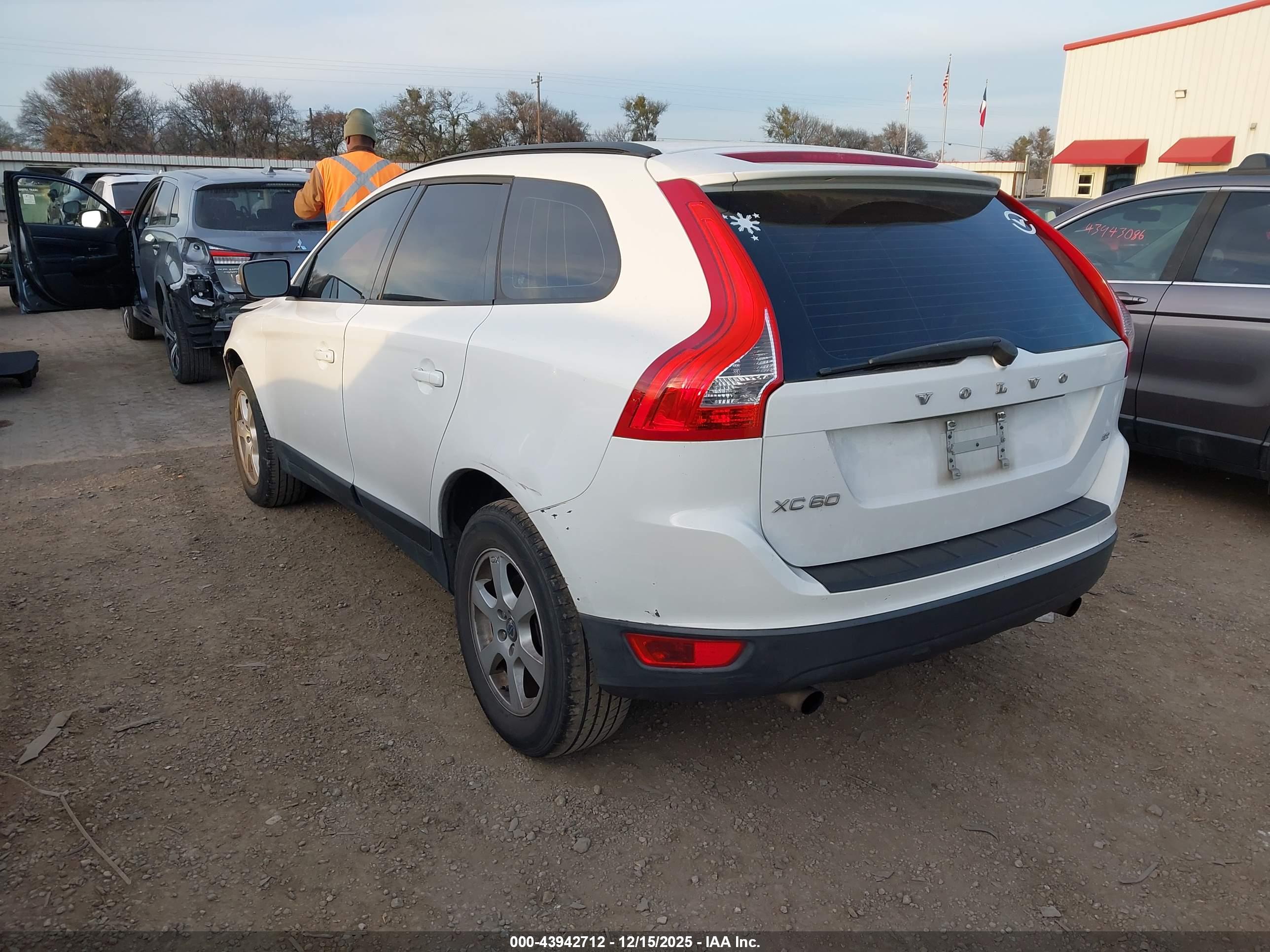 VOLVO XC60 image 3