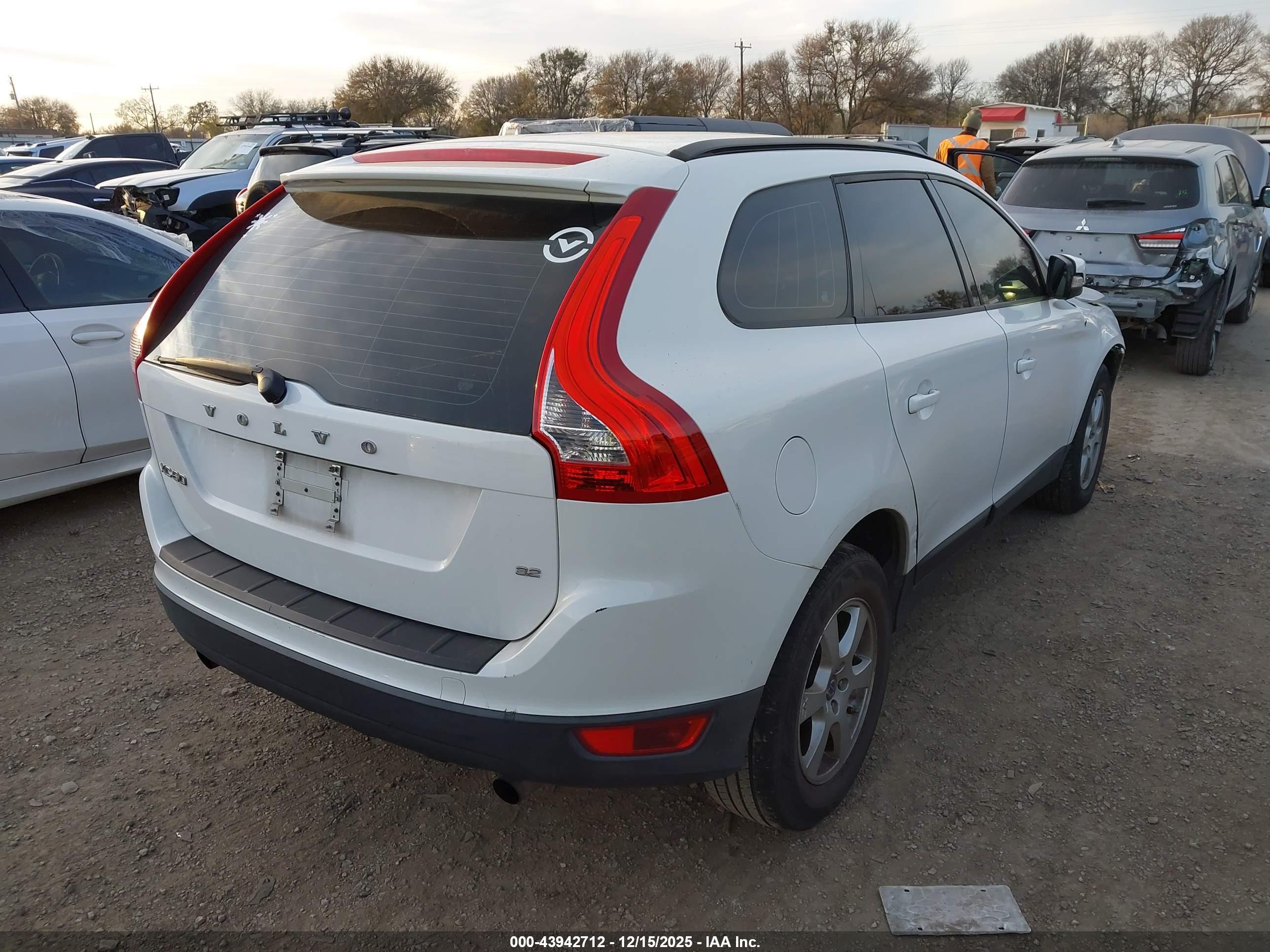 VOLVO XC60 image 4